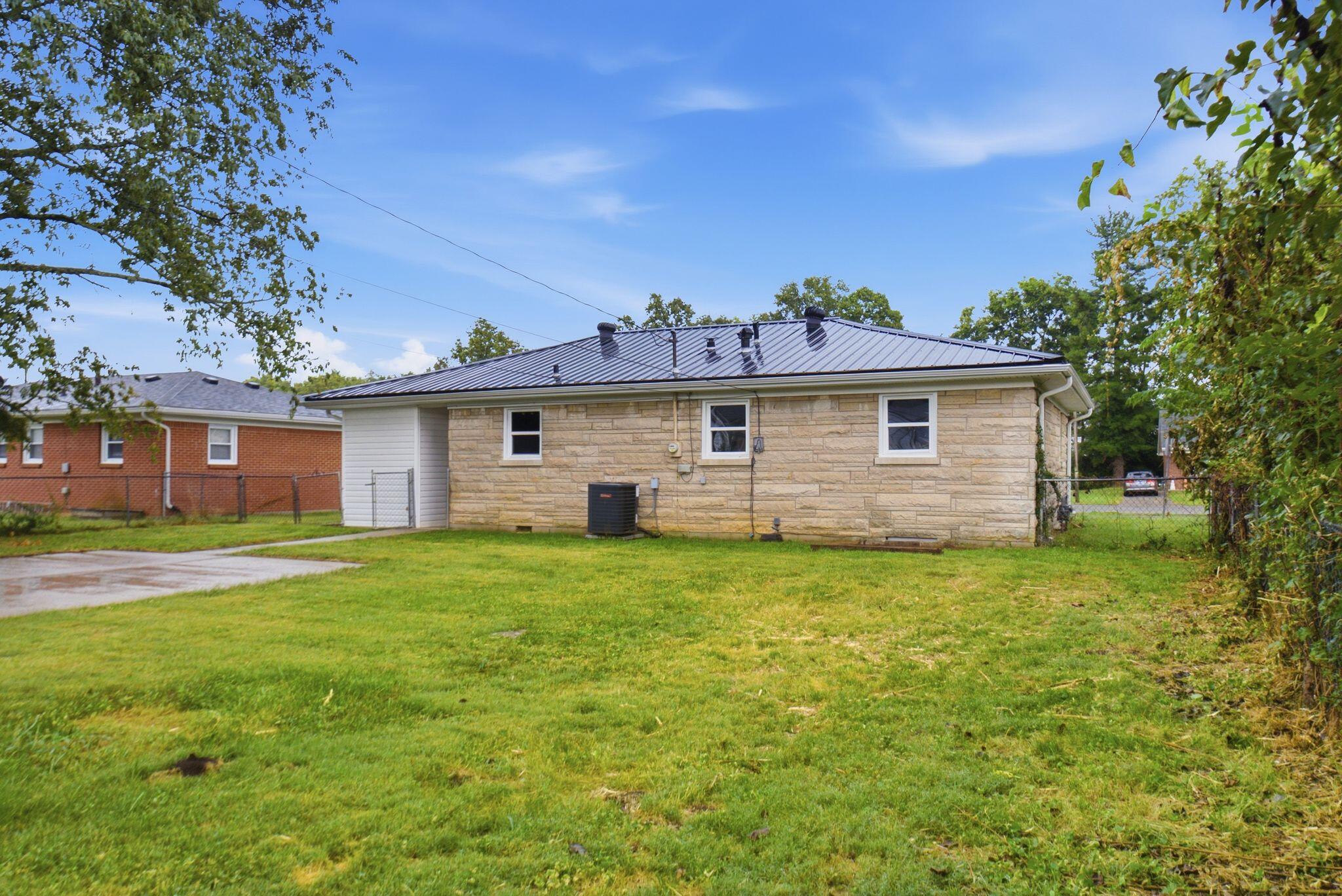 737 Greenbriar Drive Property Photo 27