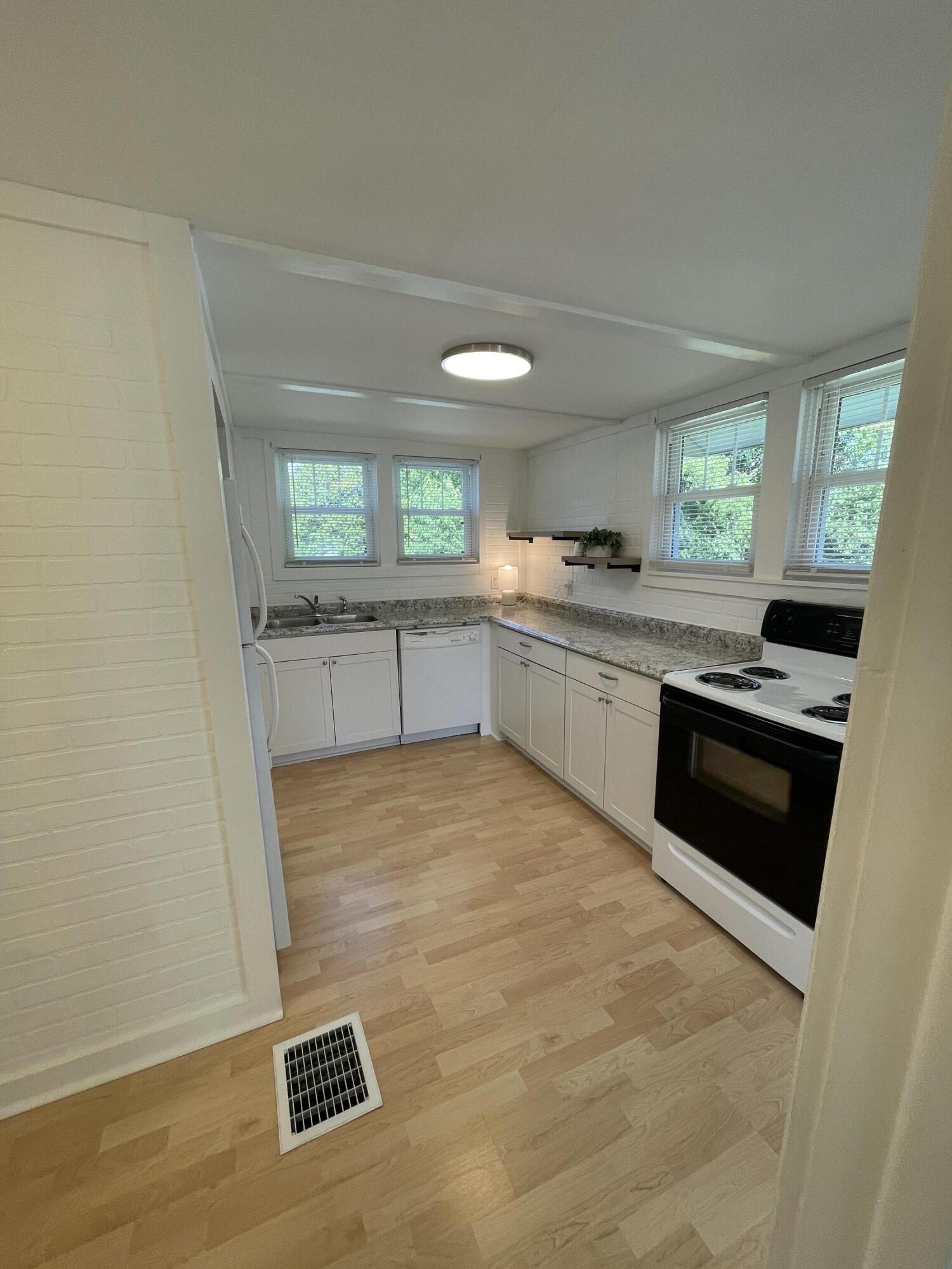 401 E Adair Street Property Photo 11