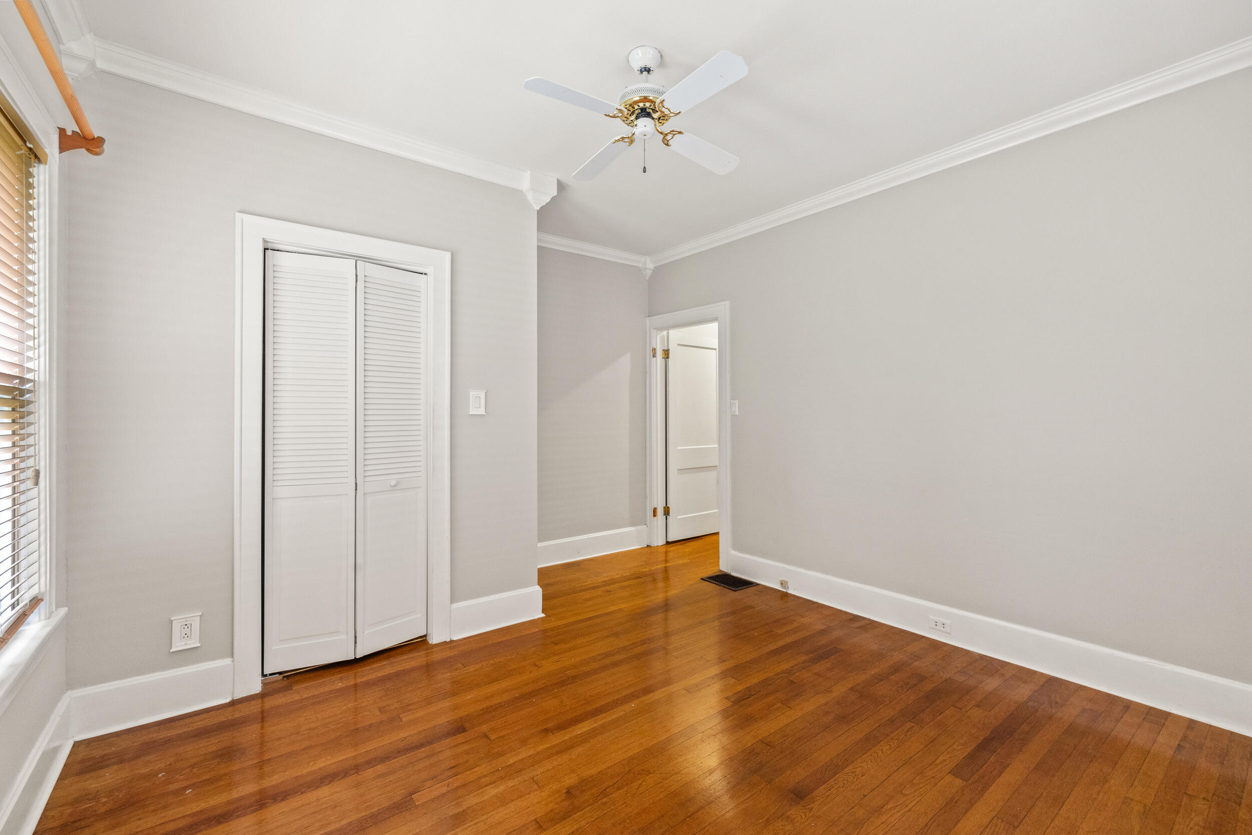 1056-1058 Fontaine Road Property Photo 17