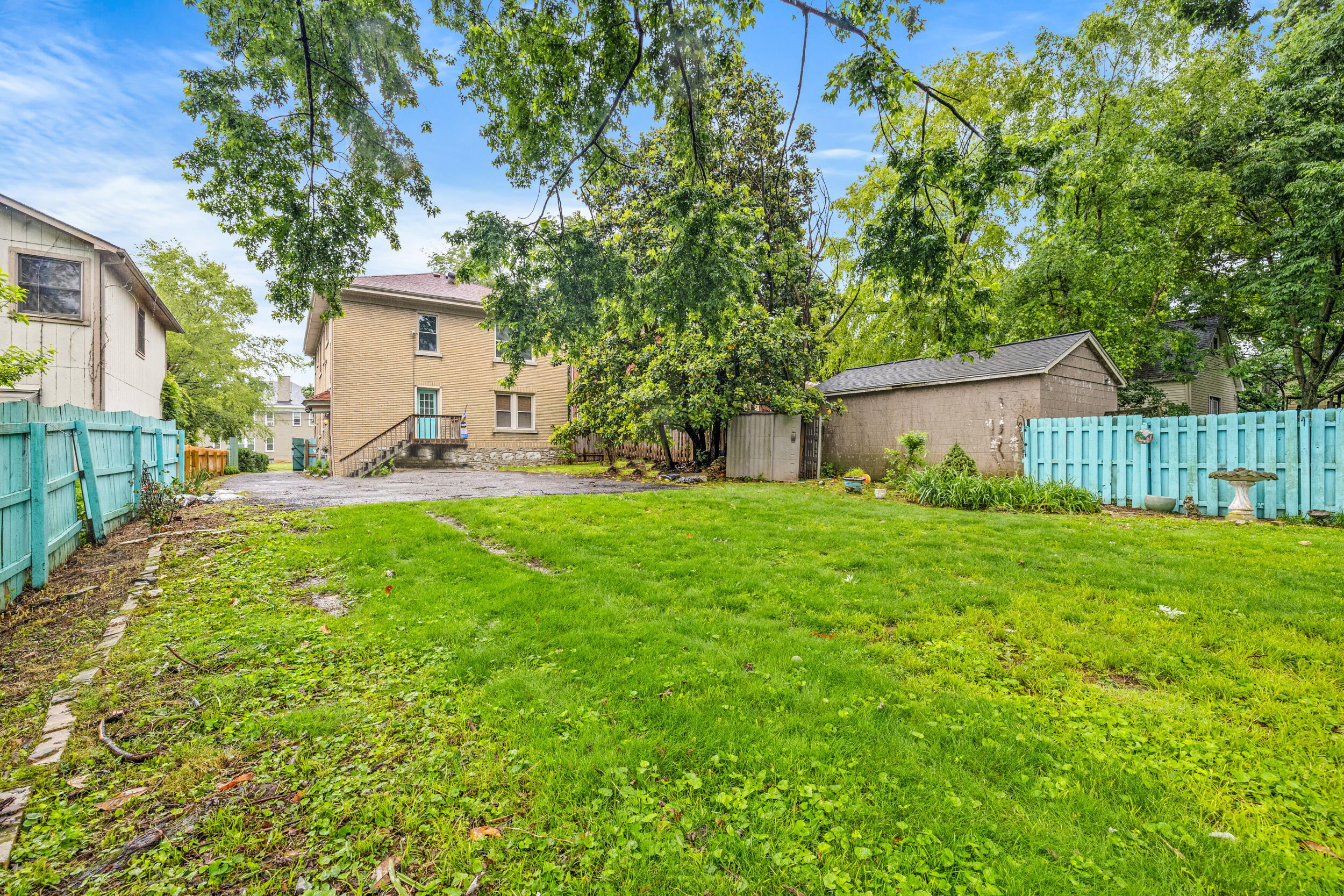 1056-1058 Fontaine Road Property Photo 22