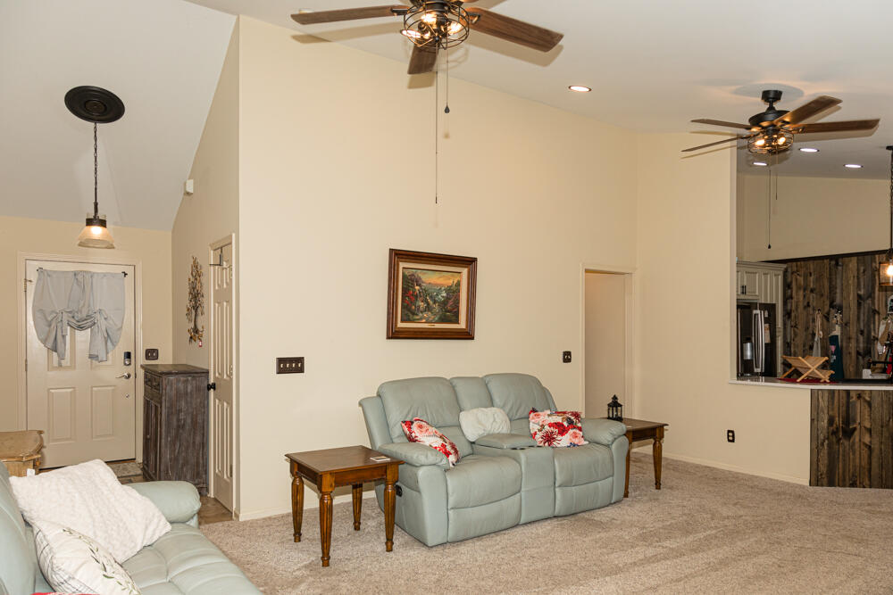 748 Eureka Drive Property Photo 10