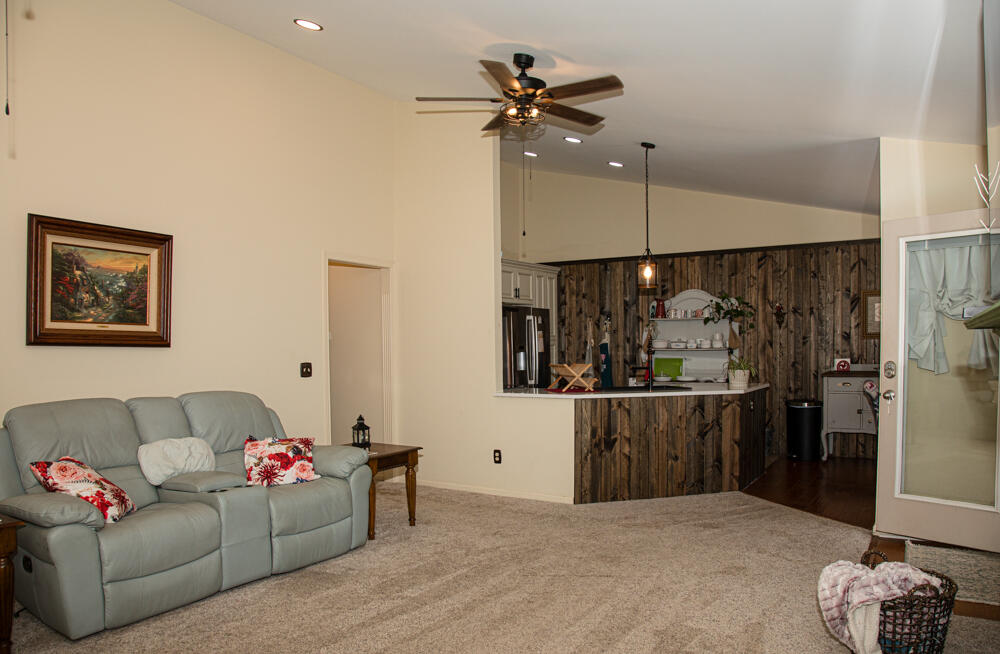 748 Eureka Drive Property Photo 11