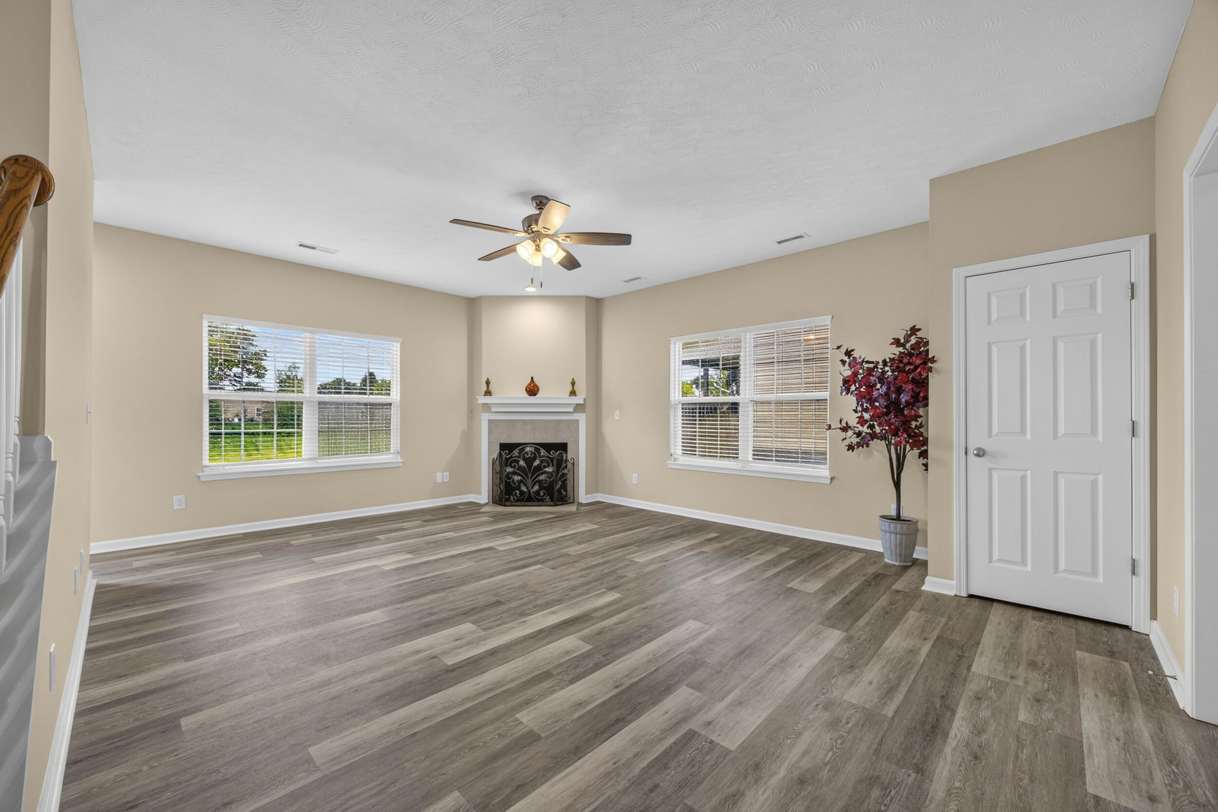 147 Serena Way Property Photo 6