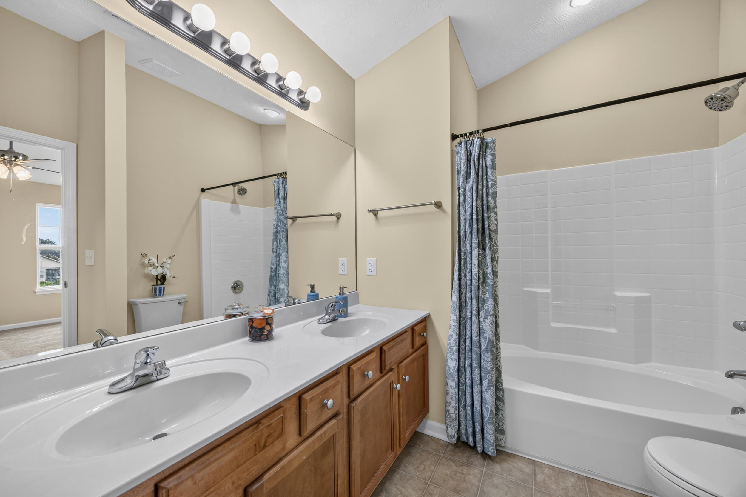 147 Serena Way Property Photo 22