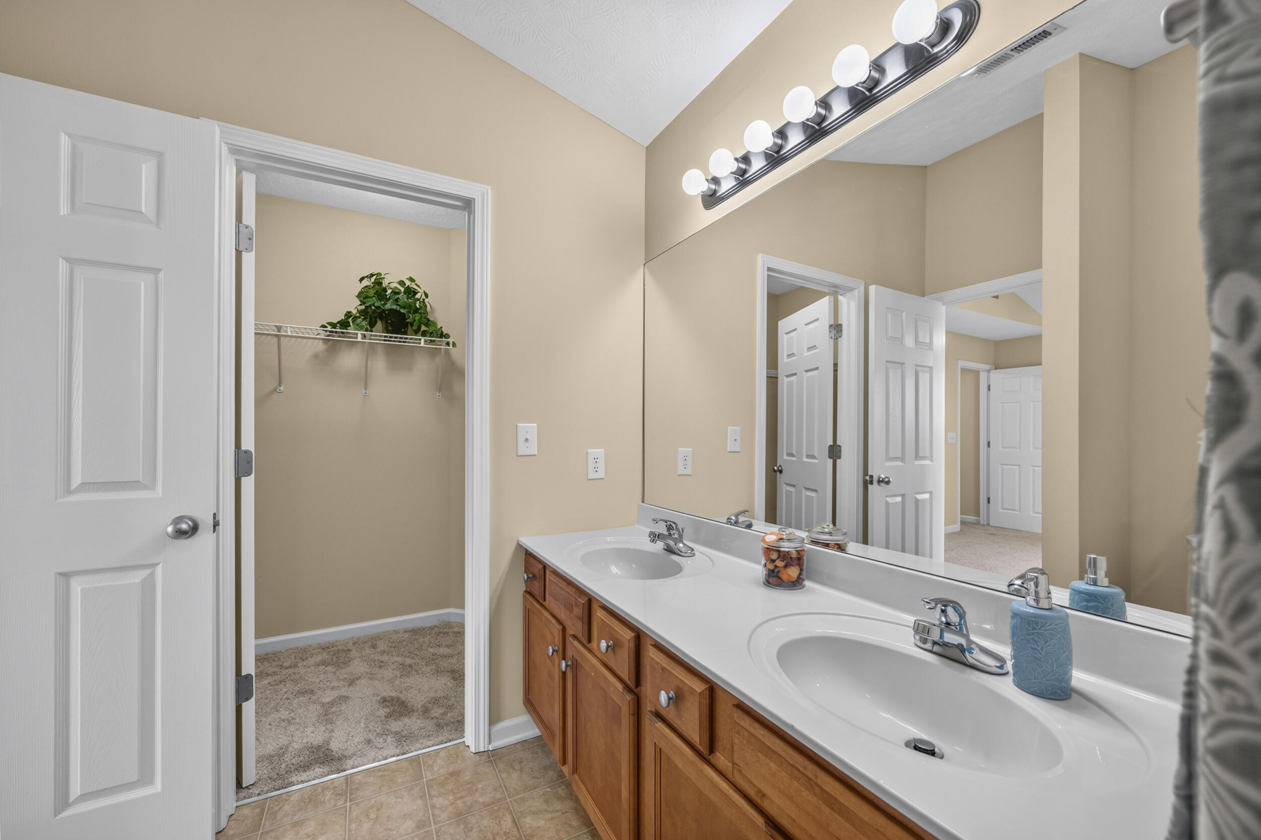 147 Serena Way Property Photo 23
