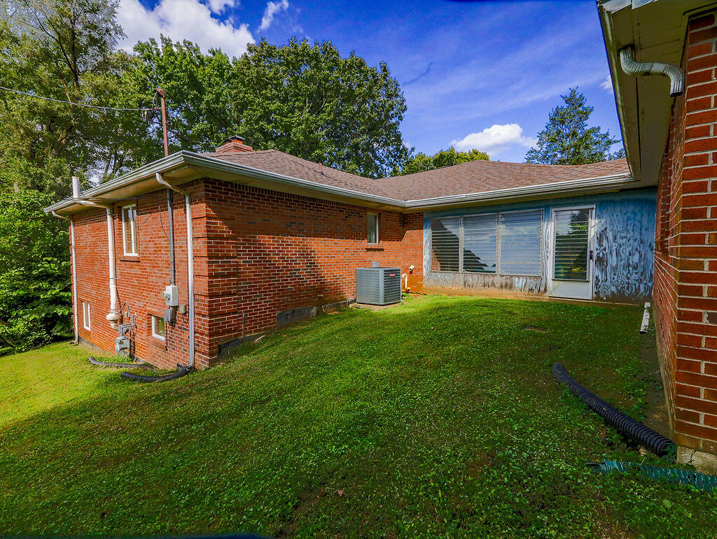8804 Watterson Trail Property Photo 5