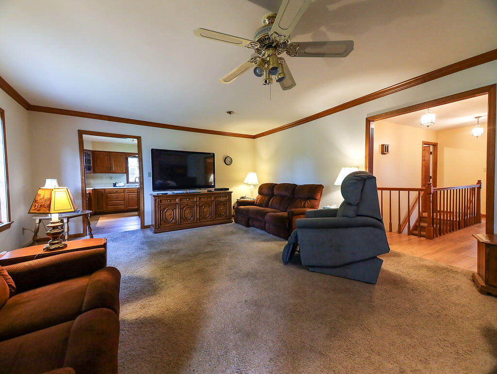 8804 Watterson Trail Property Photo 42
