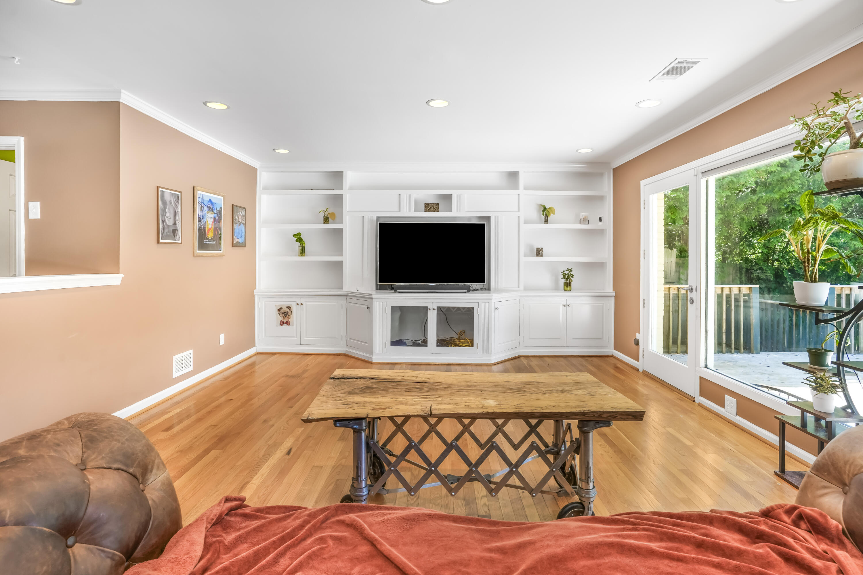 333 Lakeshore Drive Property Photo 19