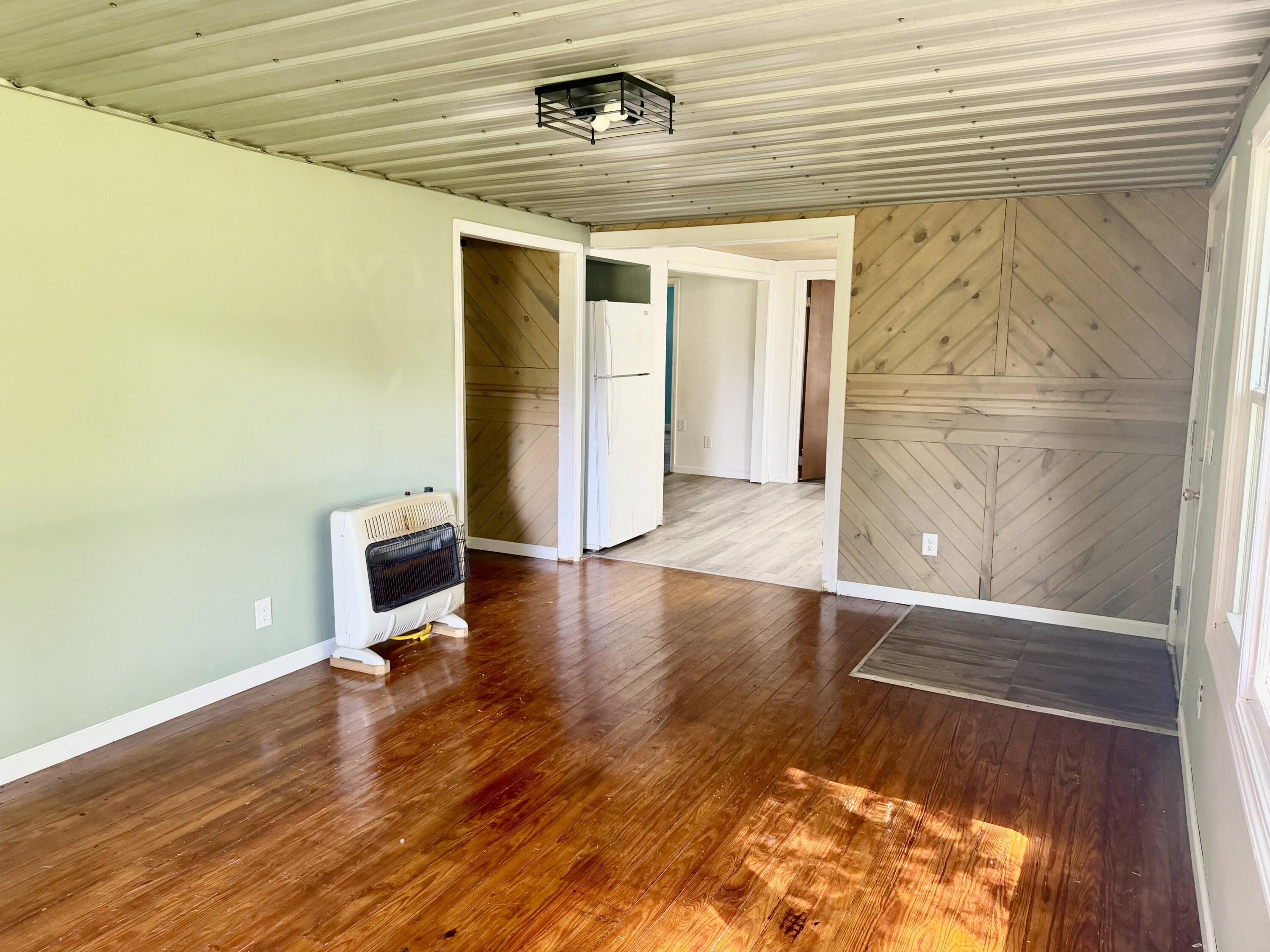 3021 Oaks Road Property Photo 2