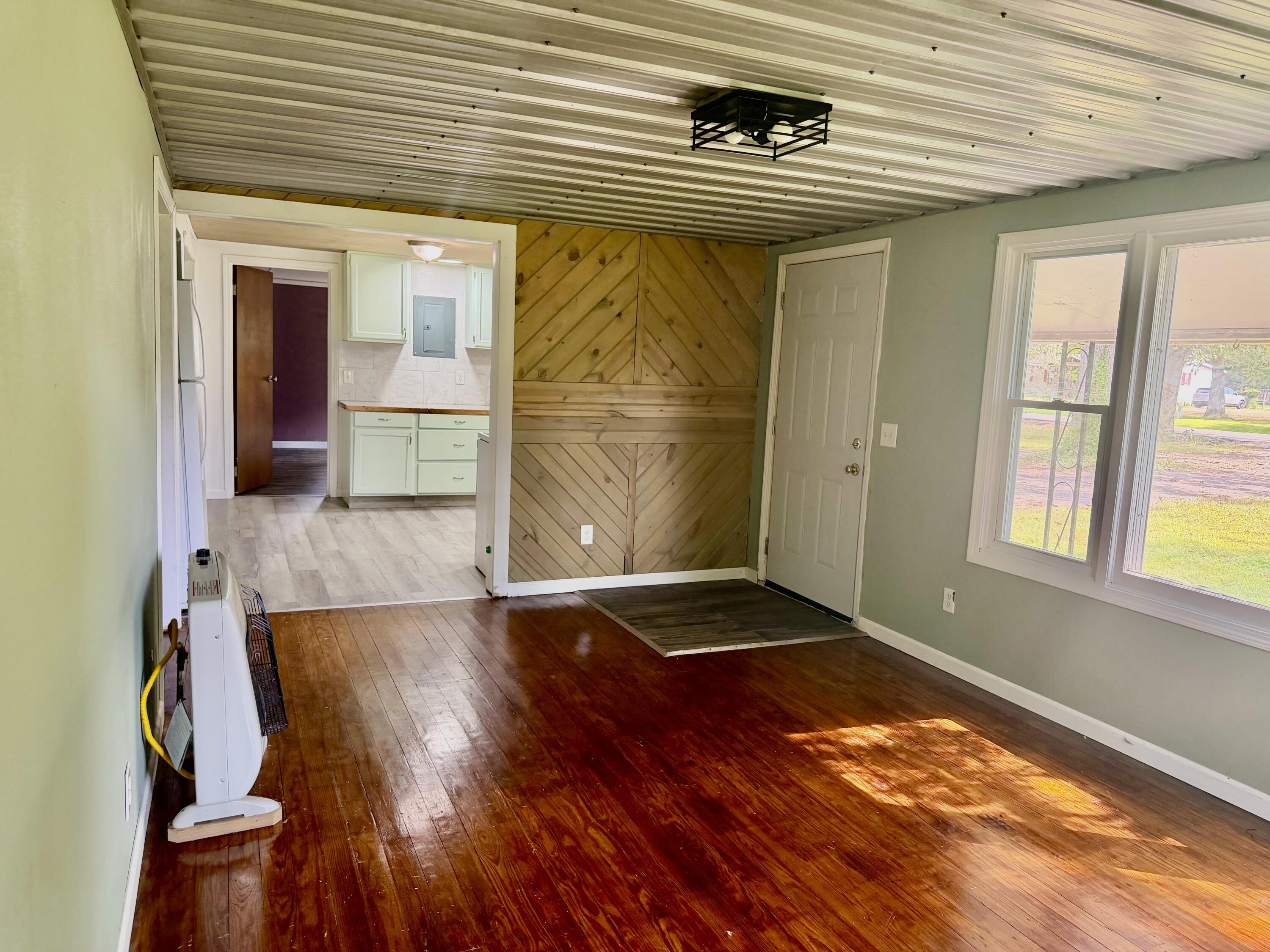 3021 Oaks Road Property Photo 4