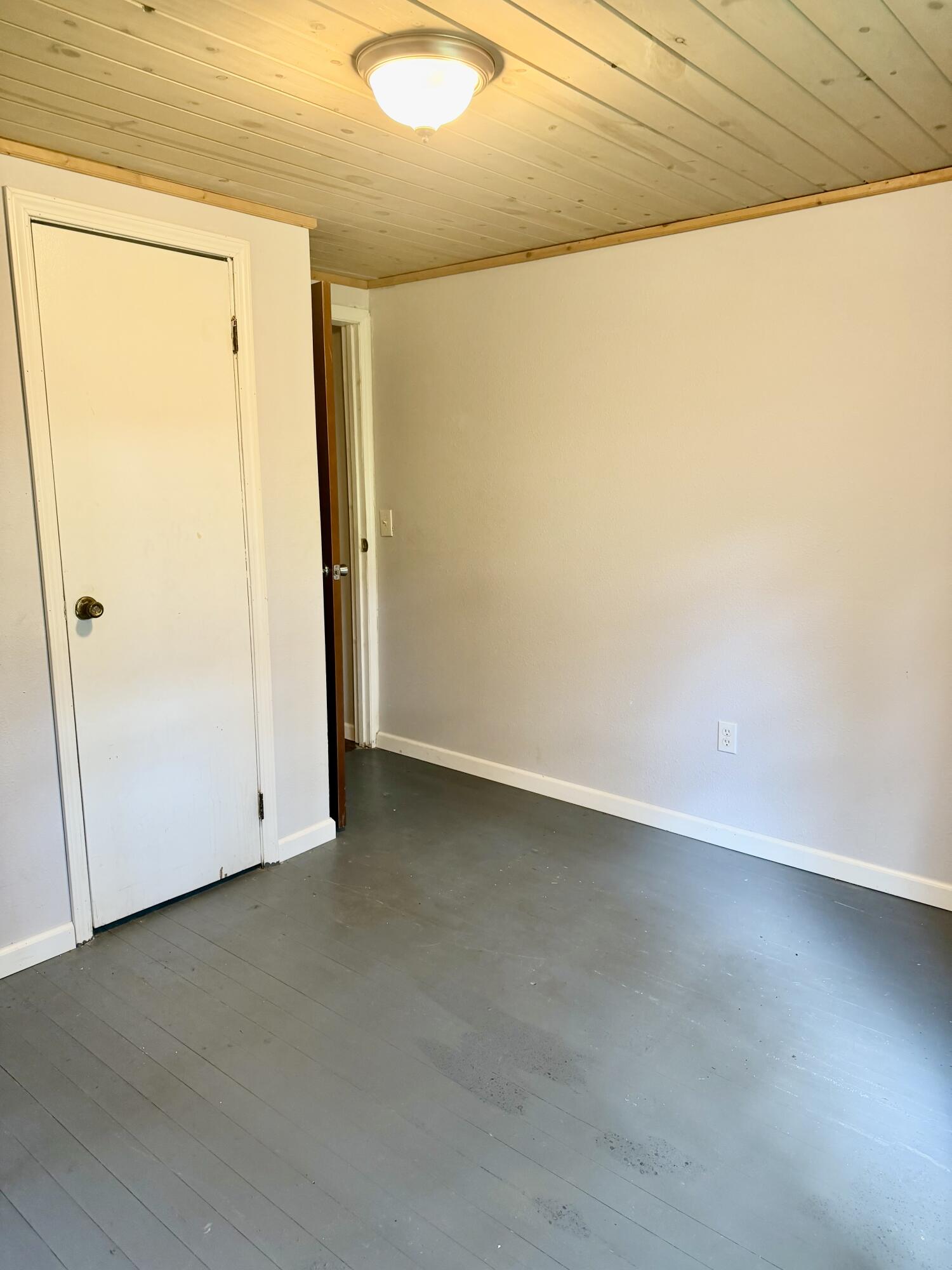 3021 Oaks Road Property Photo 10