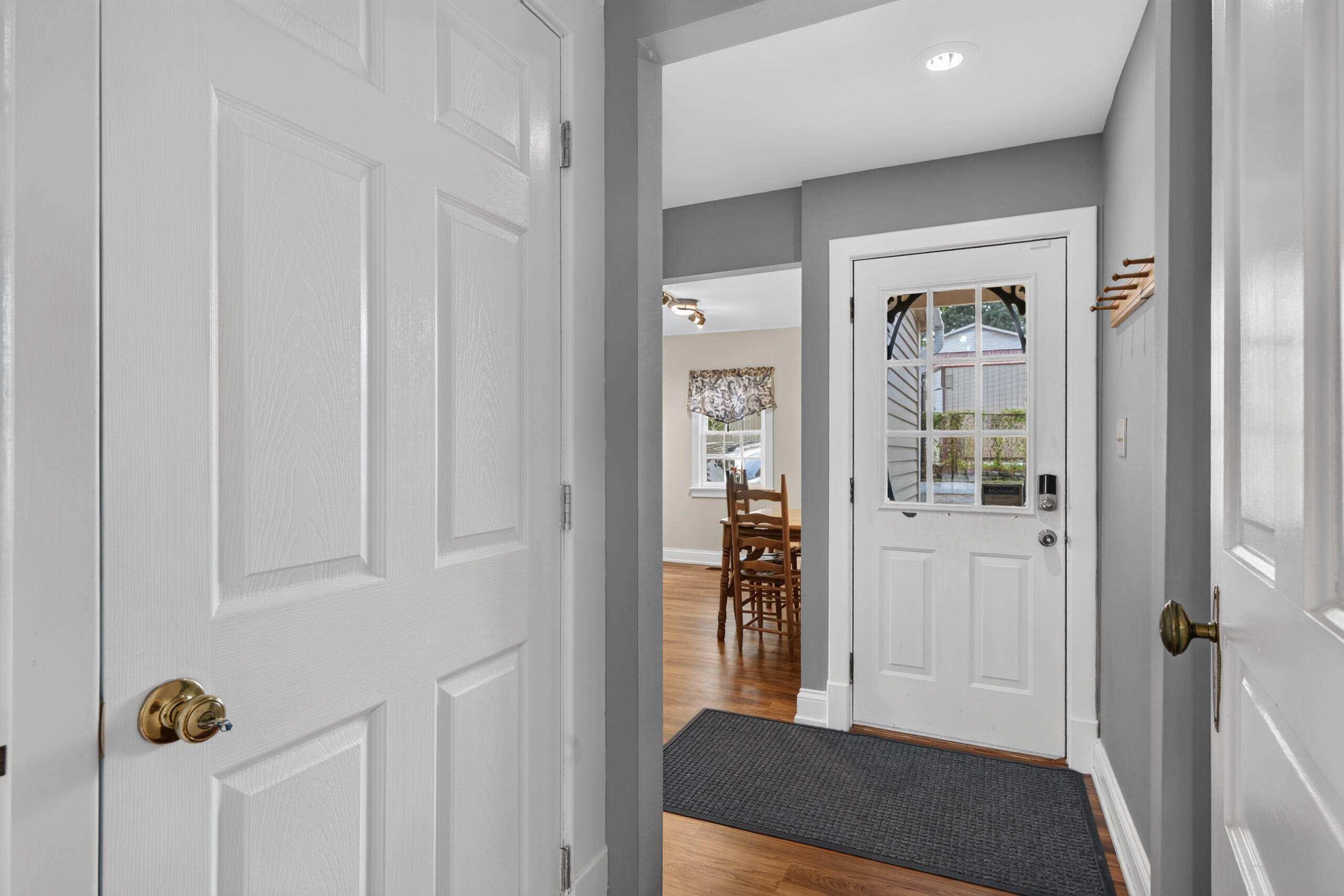 122 N Locust Street Property Photo 8