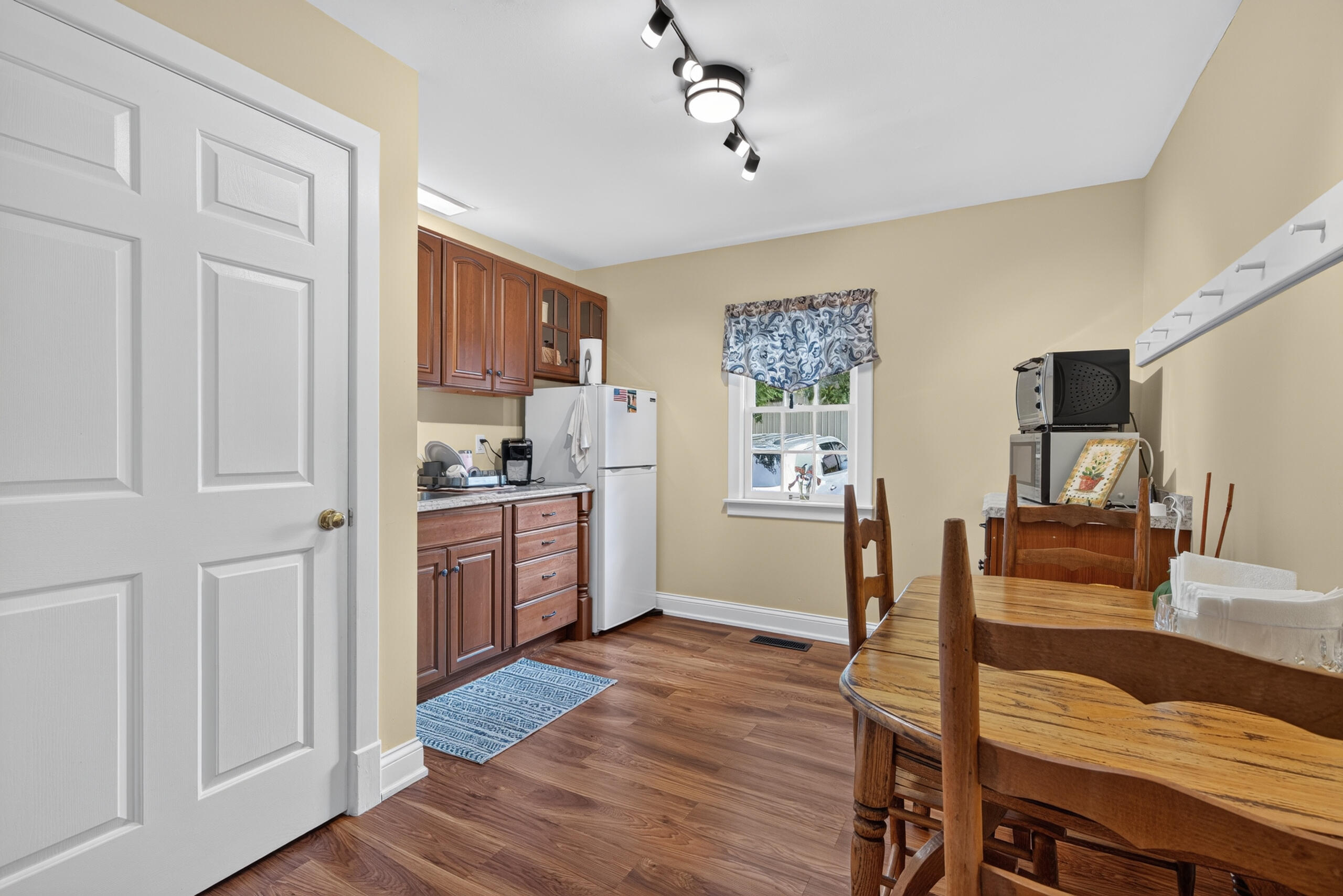 122 N Locust Street Property Photo 10