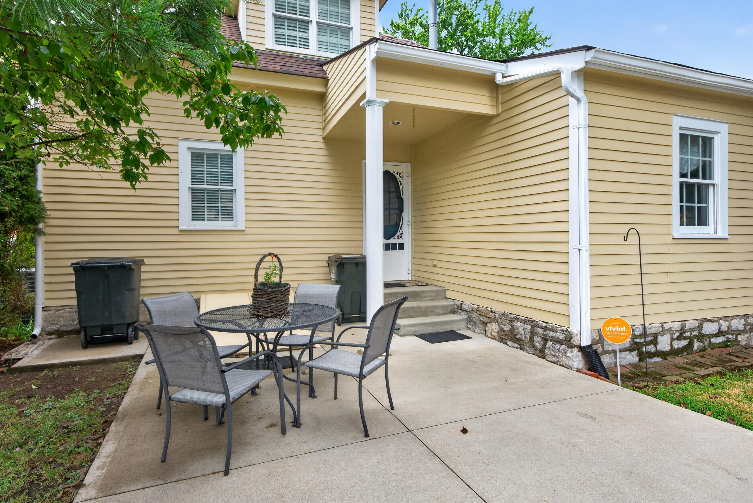 122 N Locust Street Property Photo 23