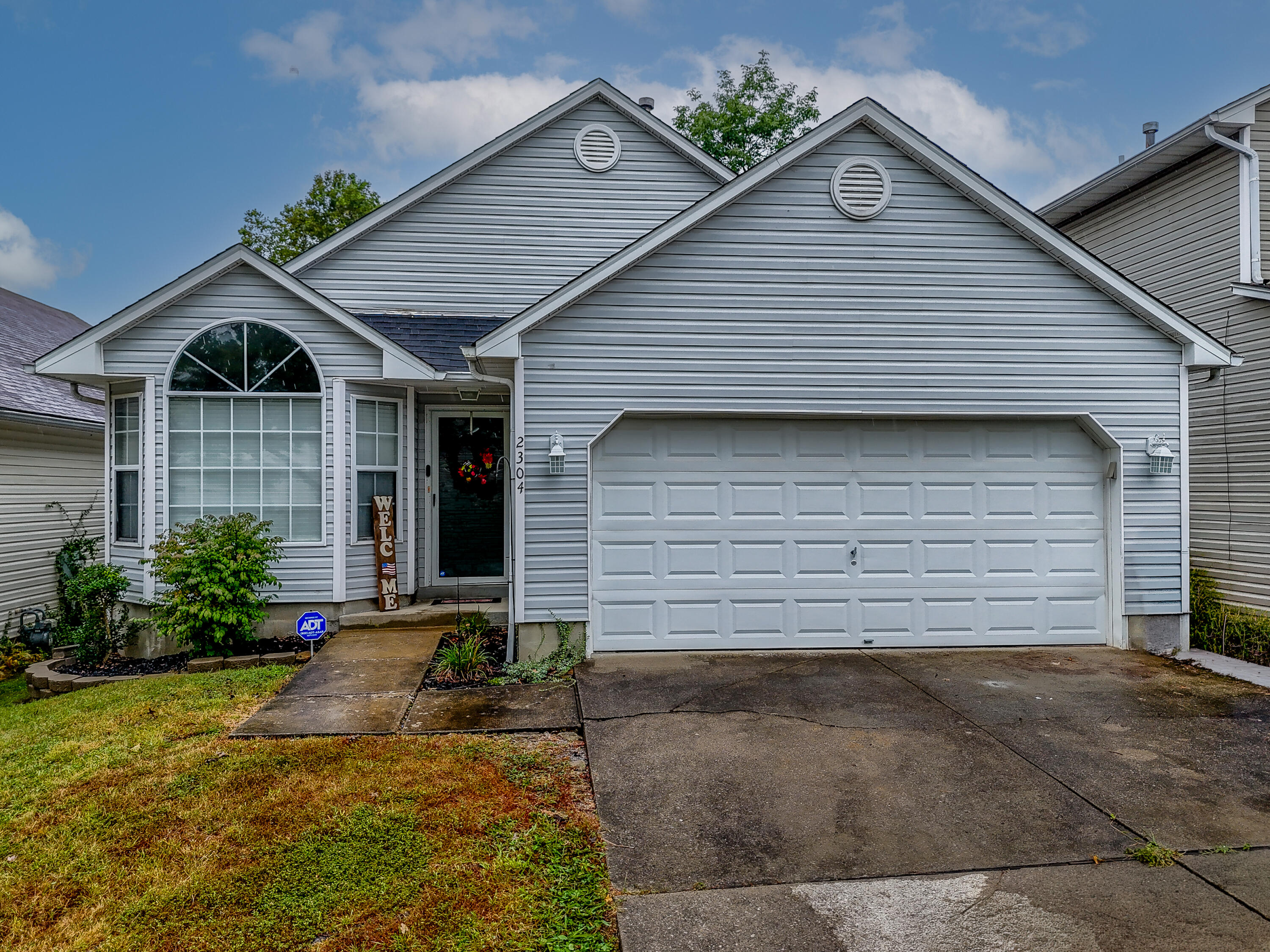 2304 Independence Court Property Photo 2
