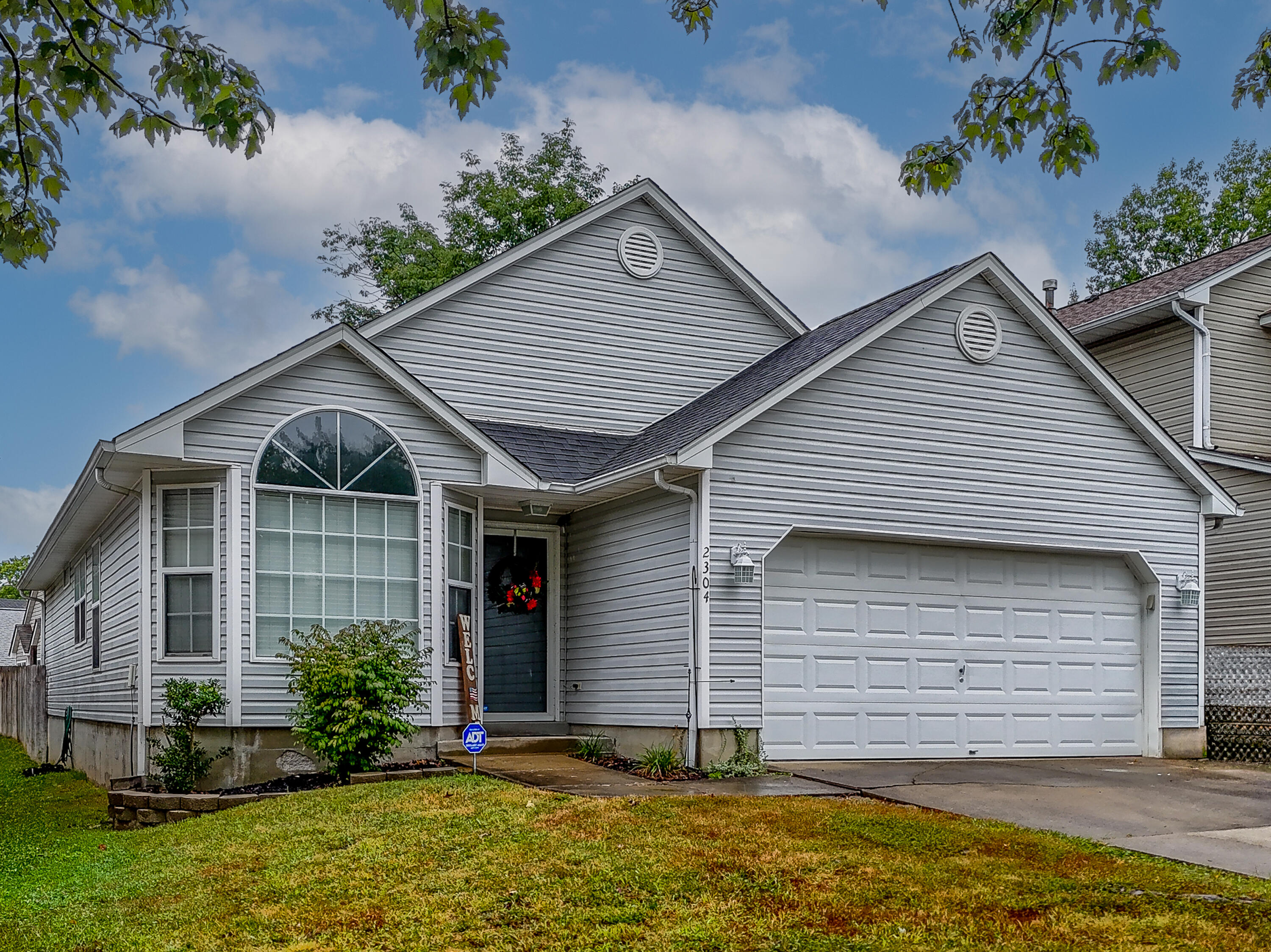 2304 Independence Court Property Photo 4