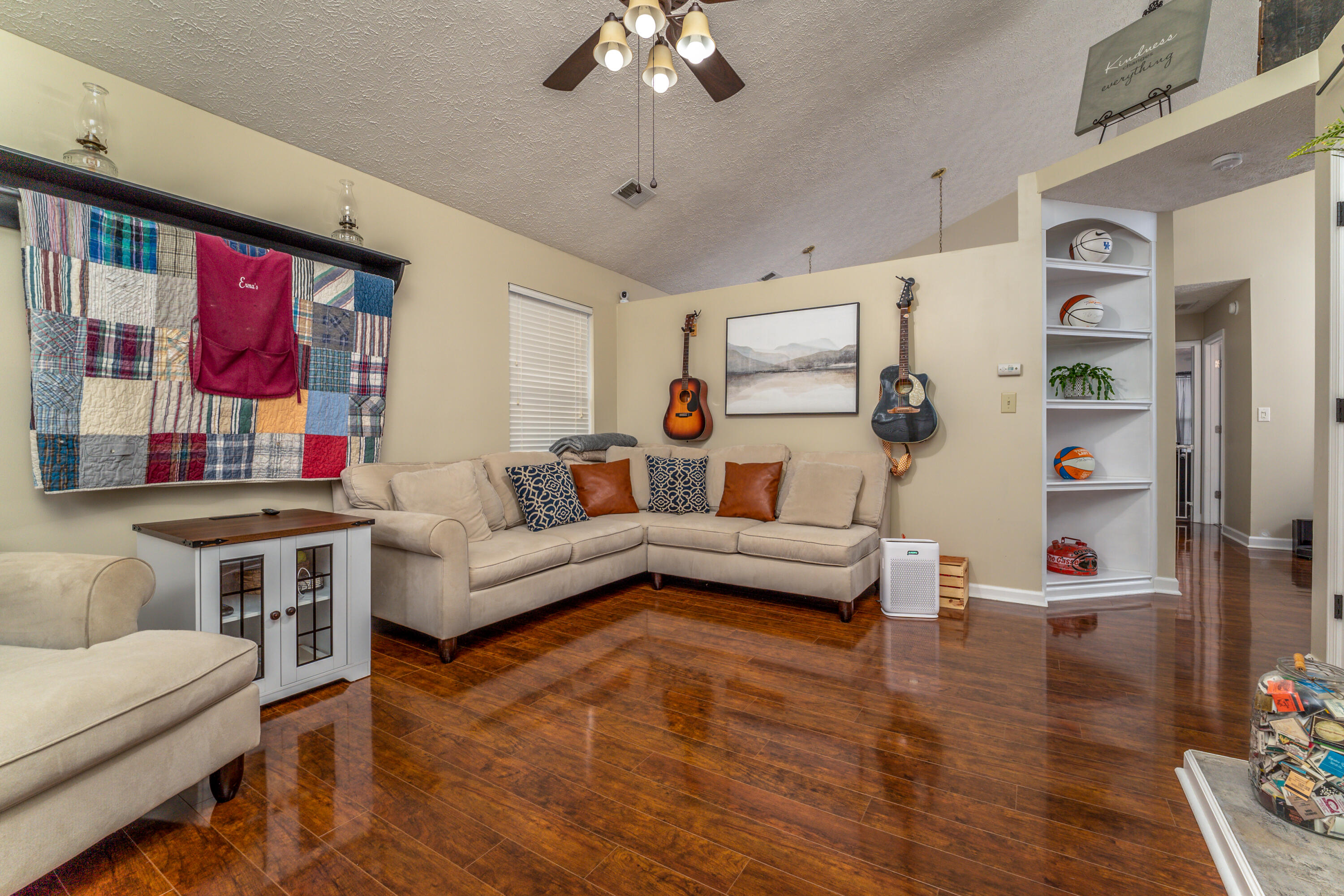 2304 Independence Court Property Photo 7