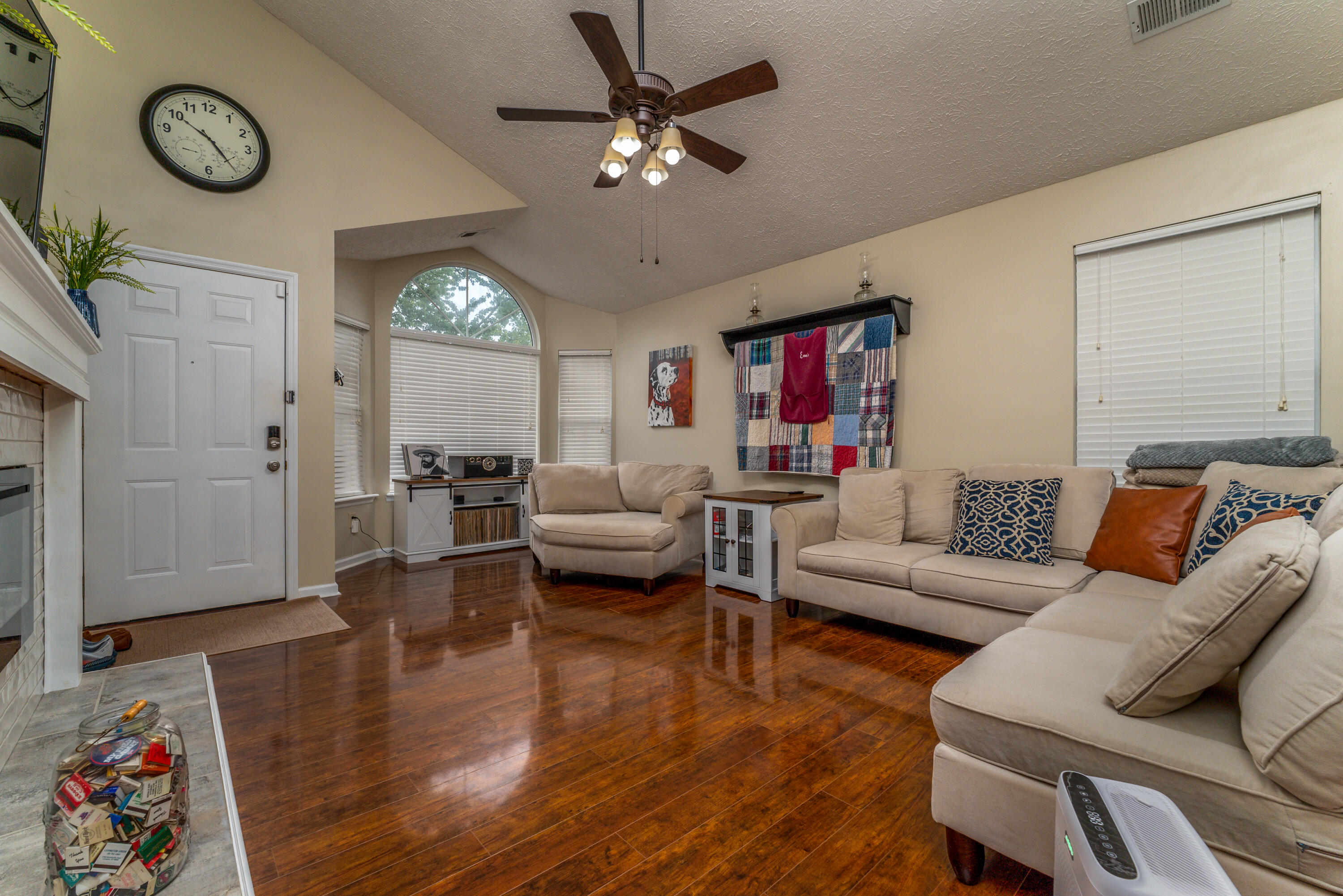 2304 Independence Court Property Photo 8