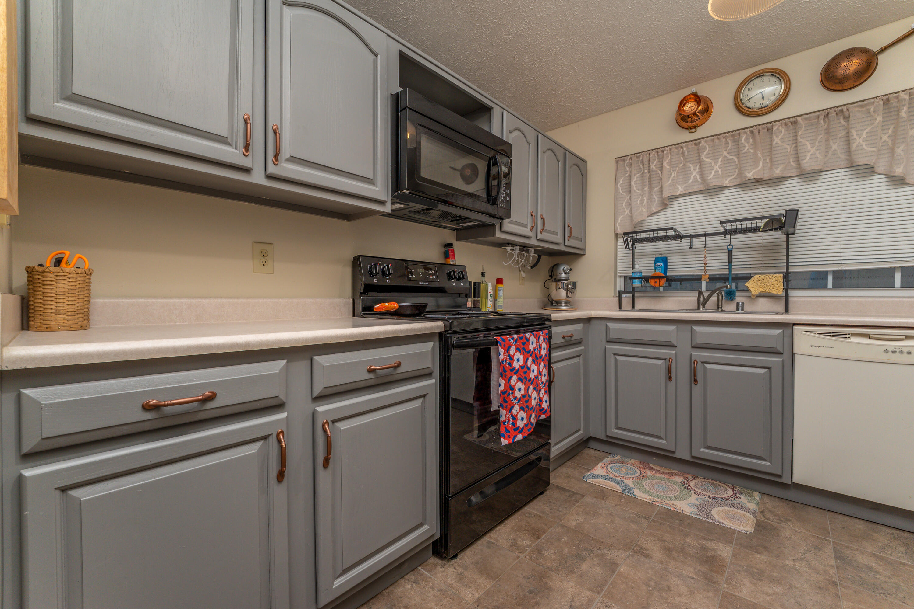 2304 Independence Court Property Photo 13
