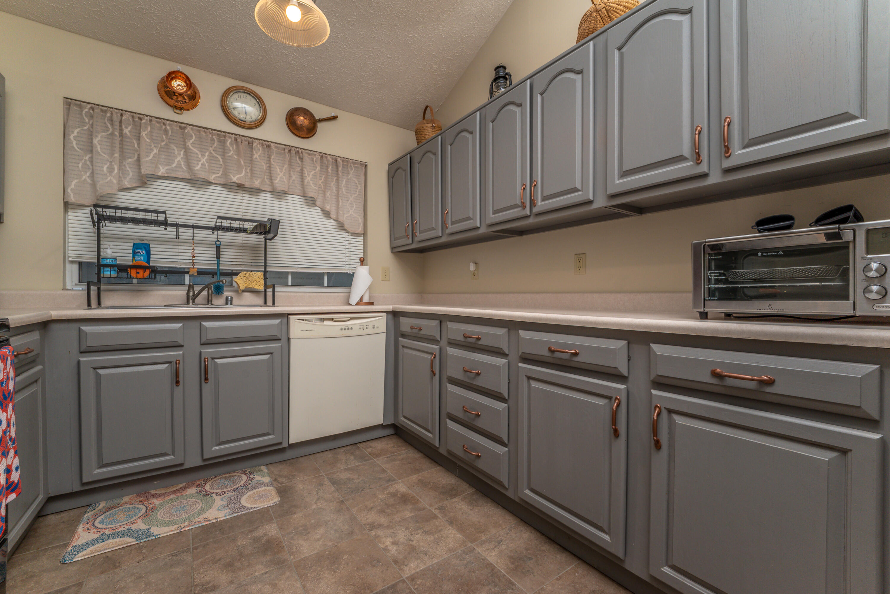 2304 Independence Court Property Photo 14