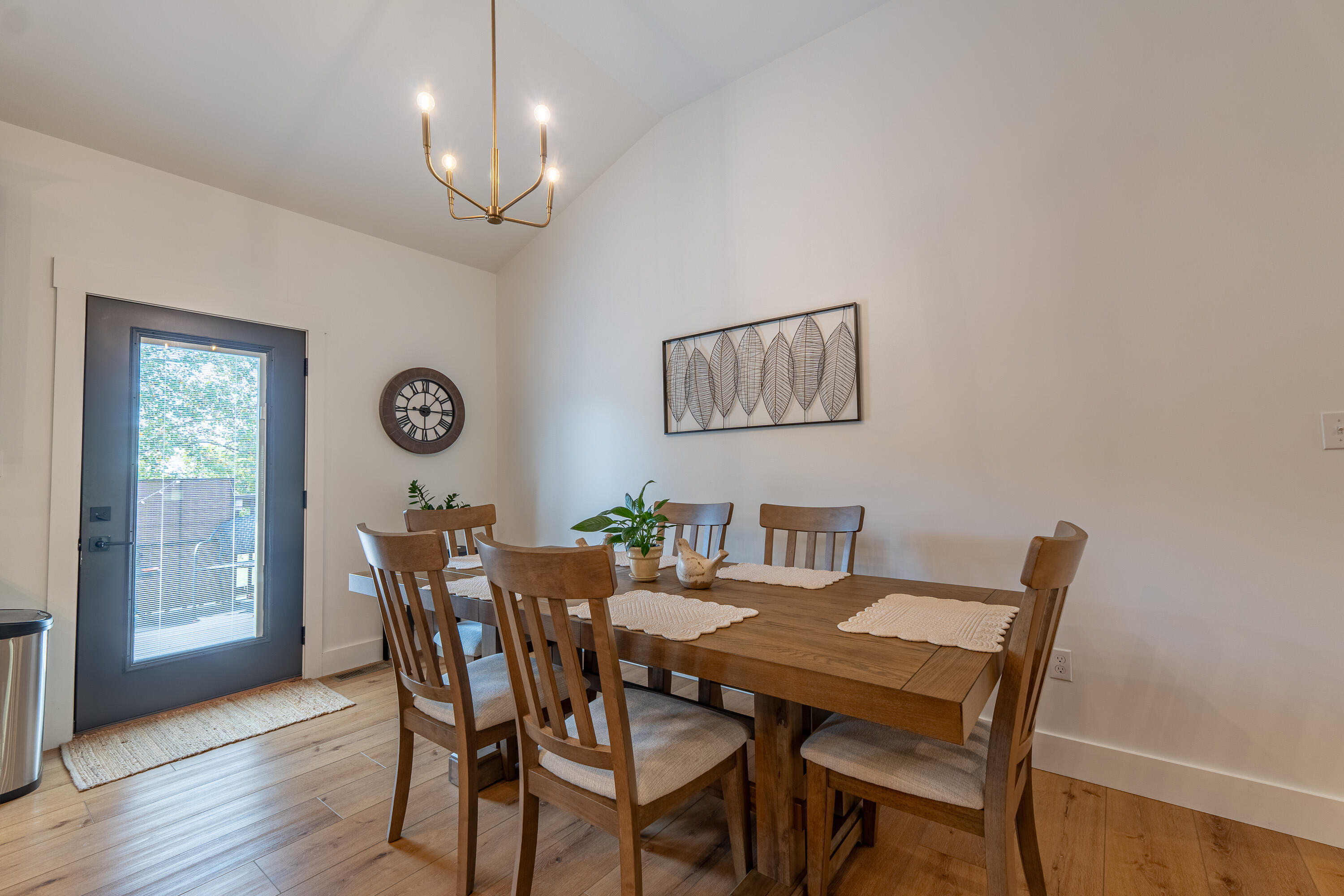 22 E Barrington Drive Property Photo 15