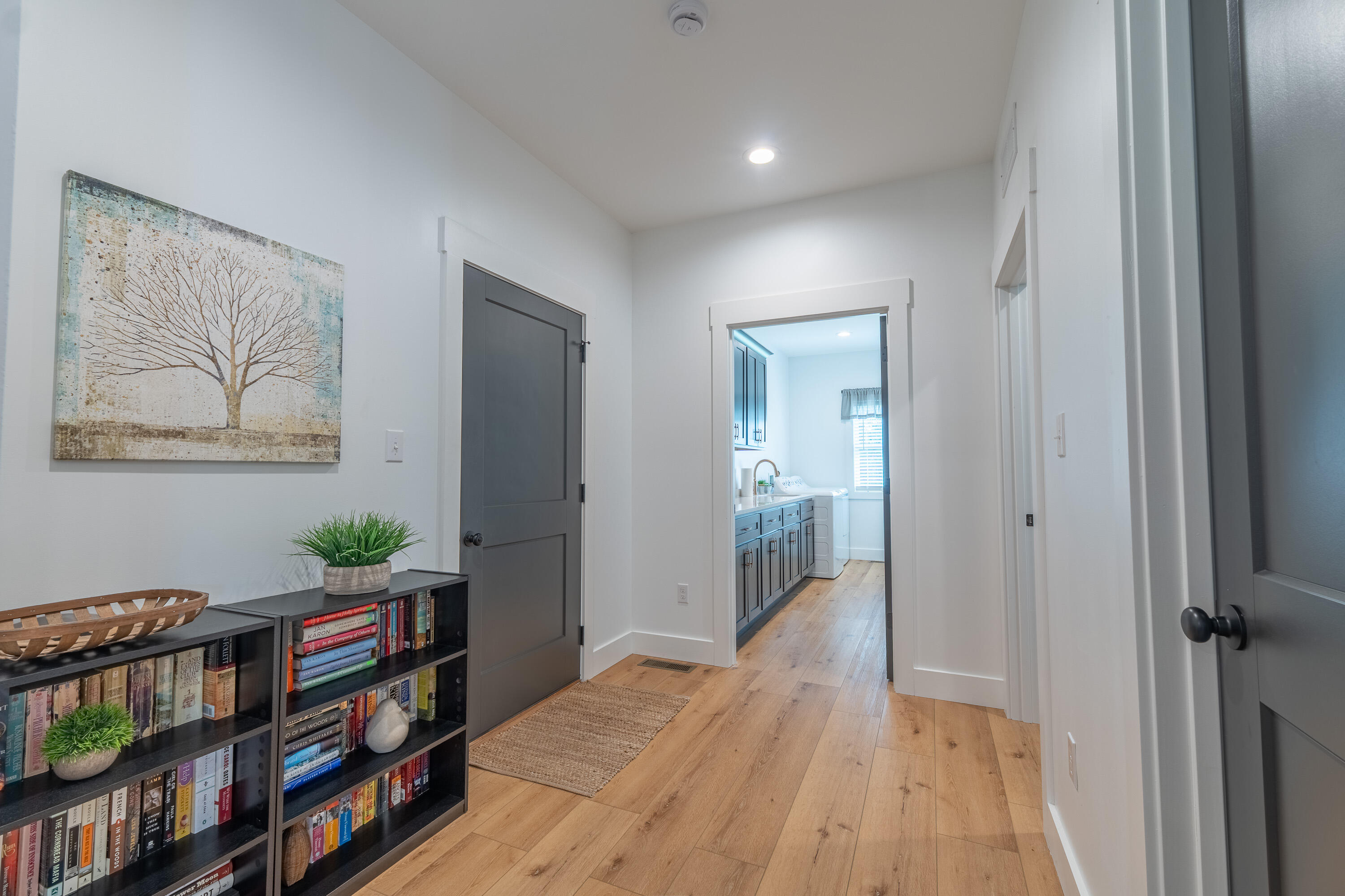 22 E Barrington Drive Property Photo 16