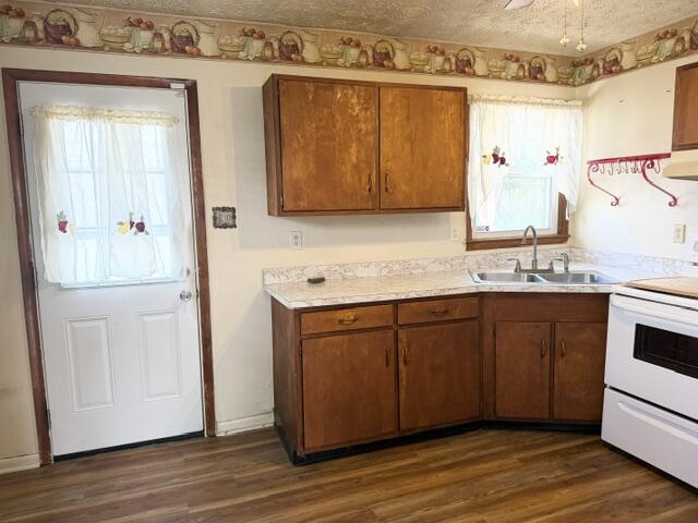 1980 Greenleaf Drive Property Photo 6