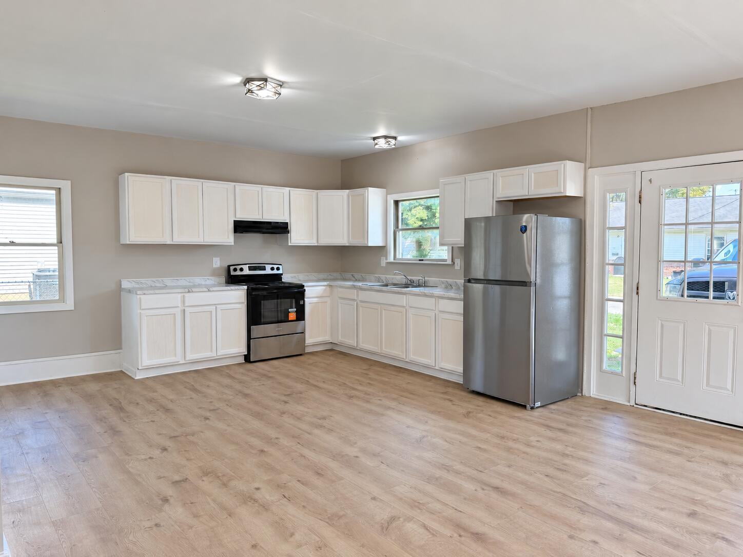 229 1st Street Property Photo 5