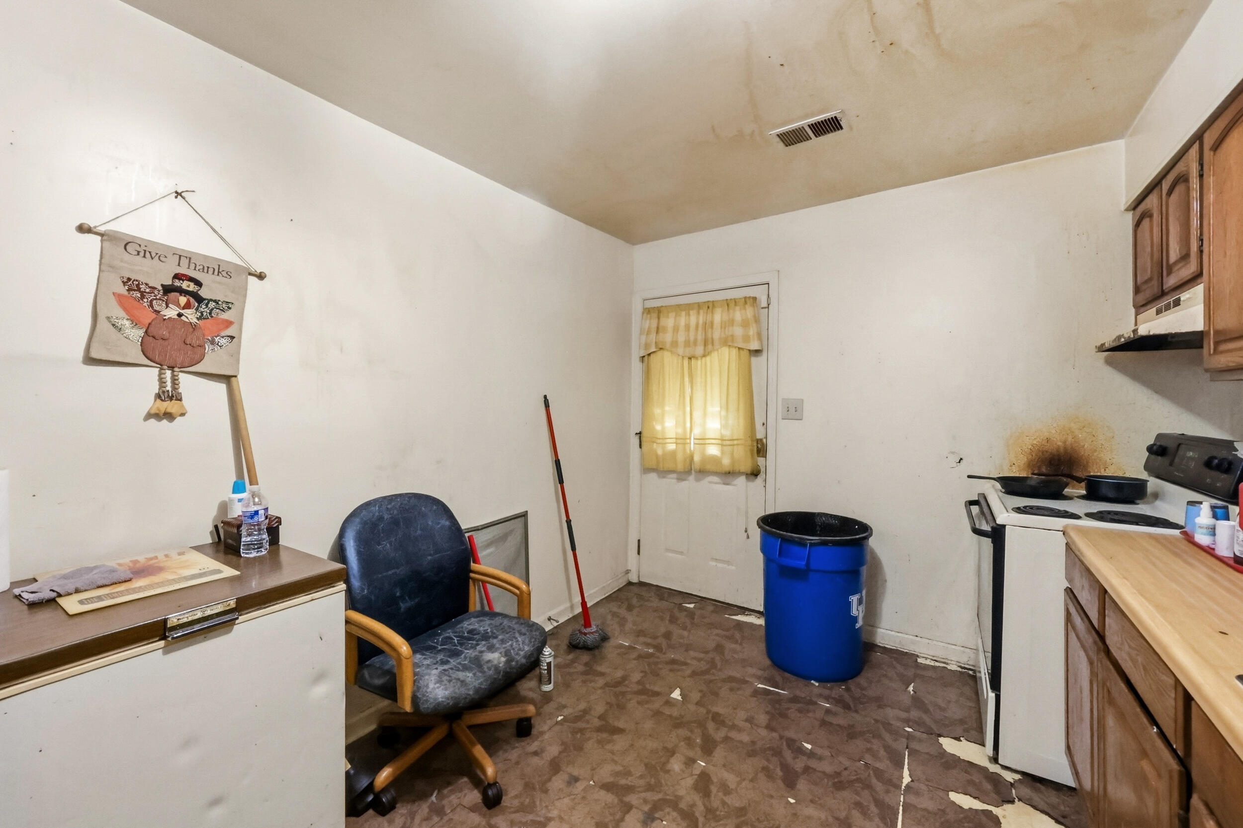 612 N Upper Street Property Photo 6