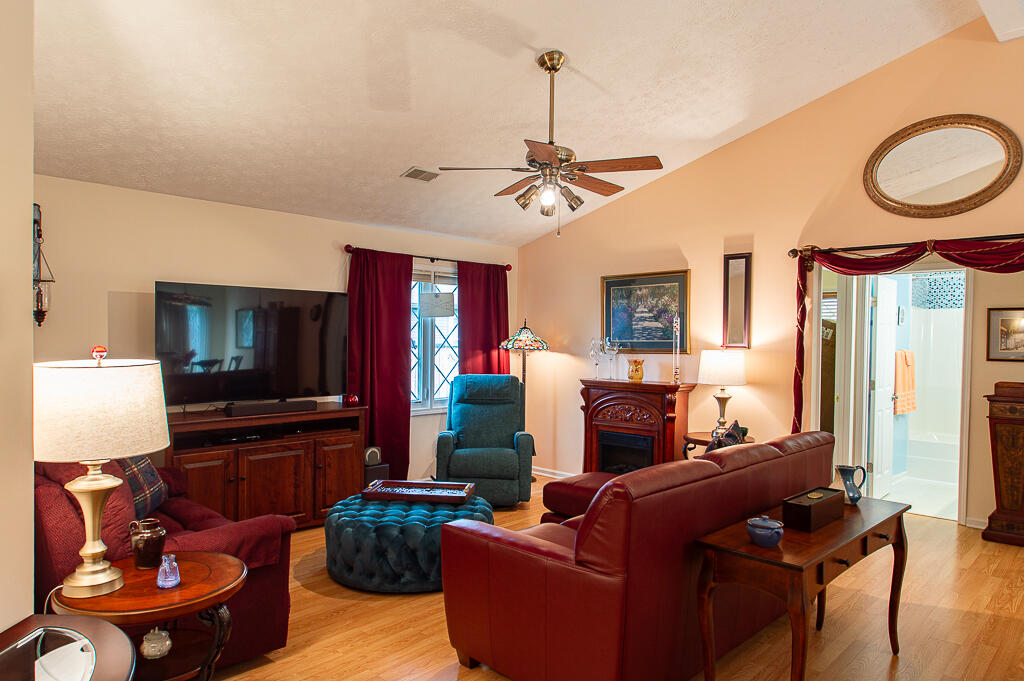 1417 Corral Way Property Photo 4