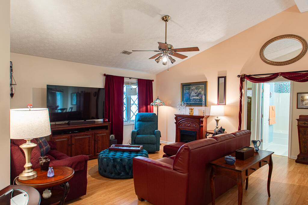 1417 Corral Way Property Photo 5