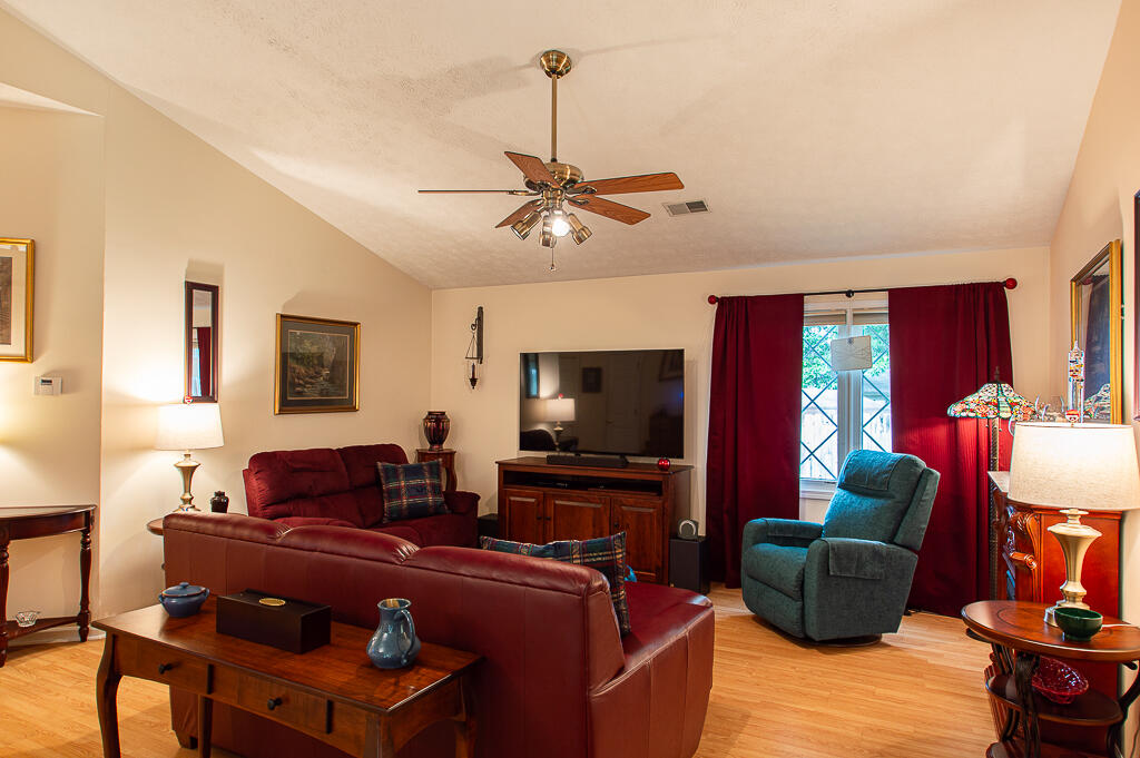 1417 Corral Way Property Photo 7