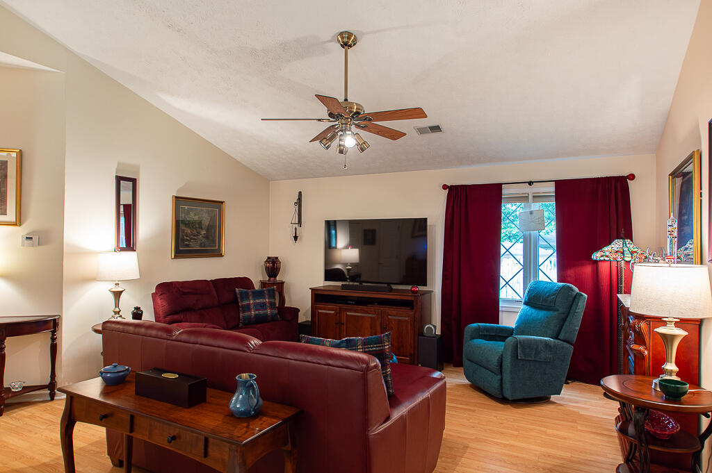 1417 Corral Way Property Photo 8