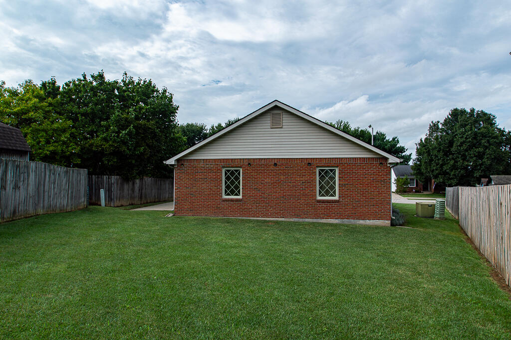 1417 Corral Way Property Photo 23
