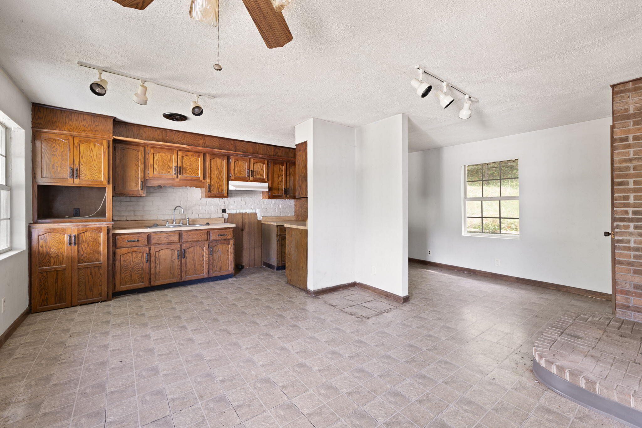 80 Pine Tree Drive Property Photo 6