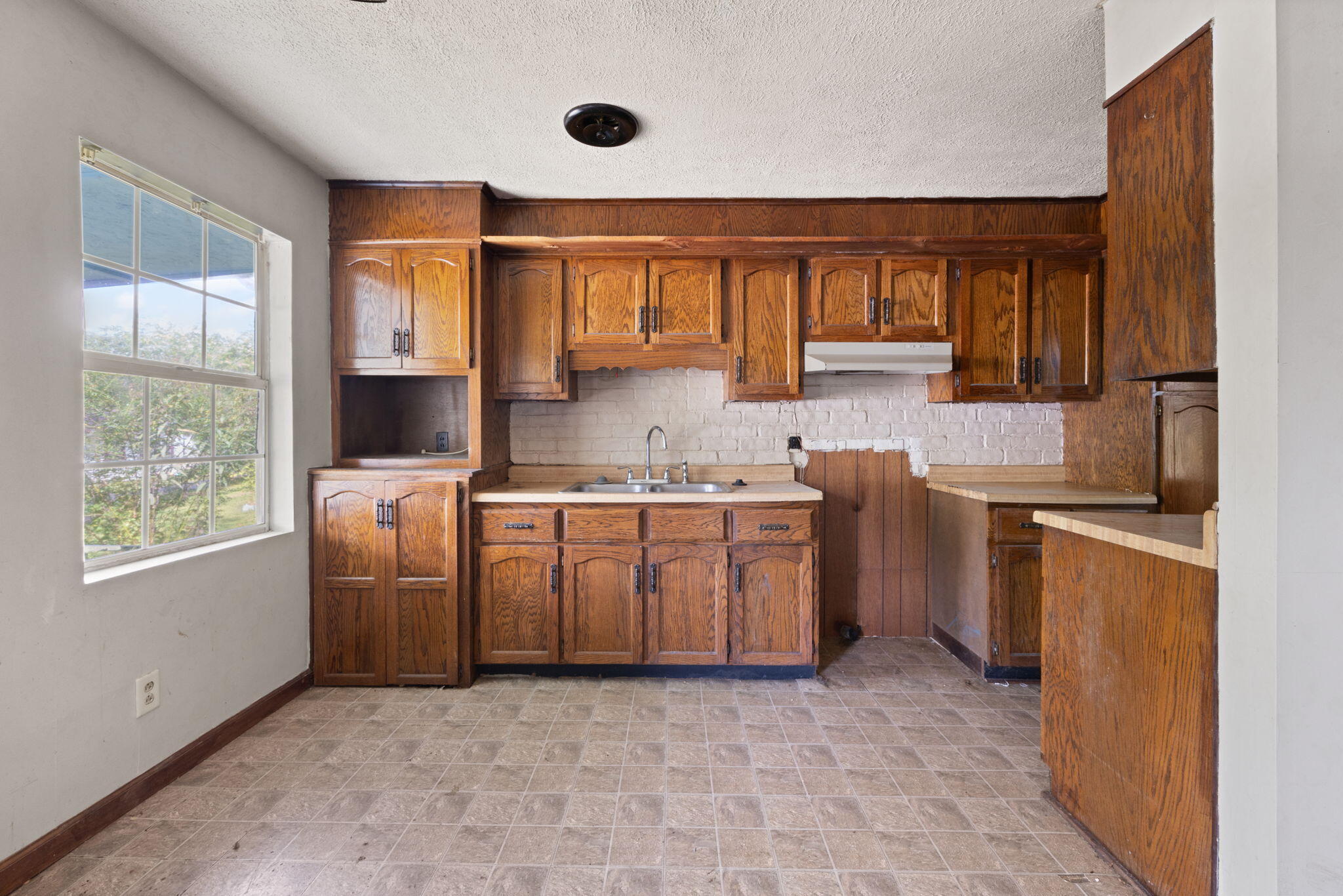 80 Pine Tree Drive Property Photo 7