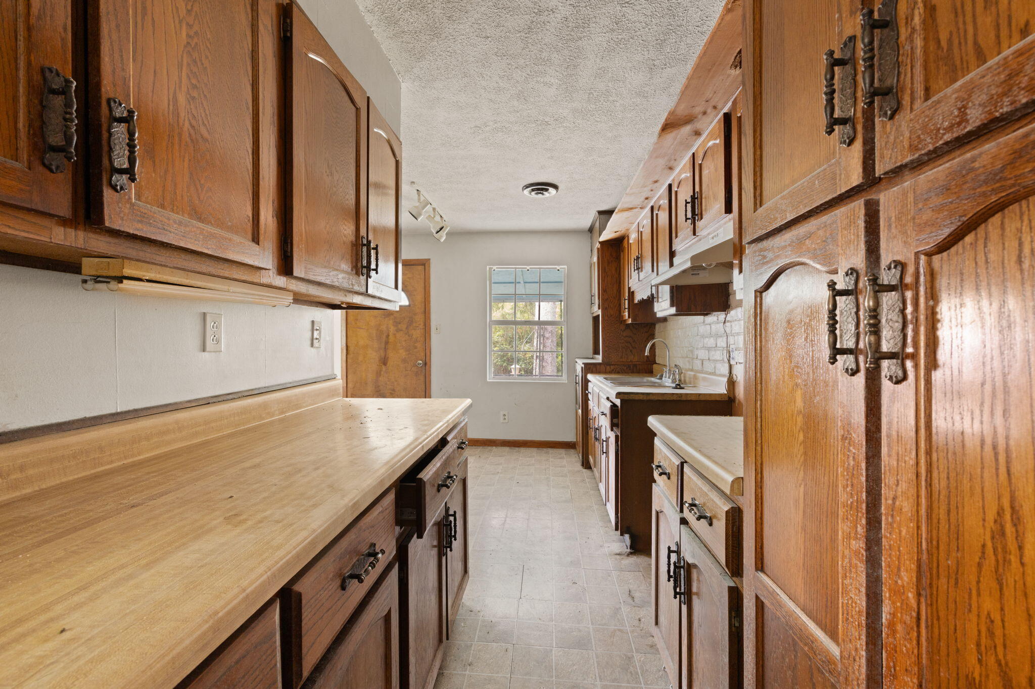 80 Pine Tree Drive Property Photo 8