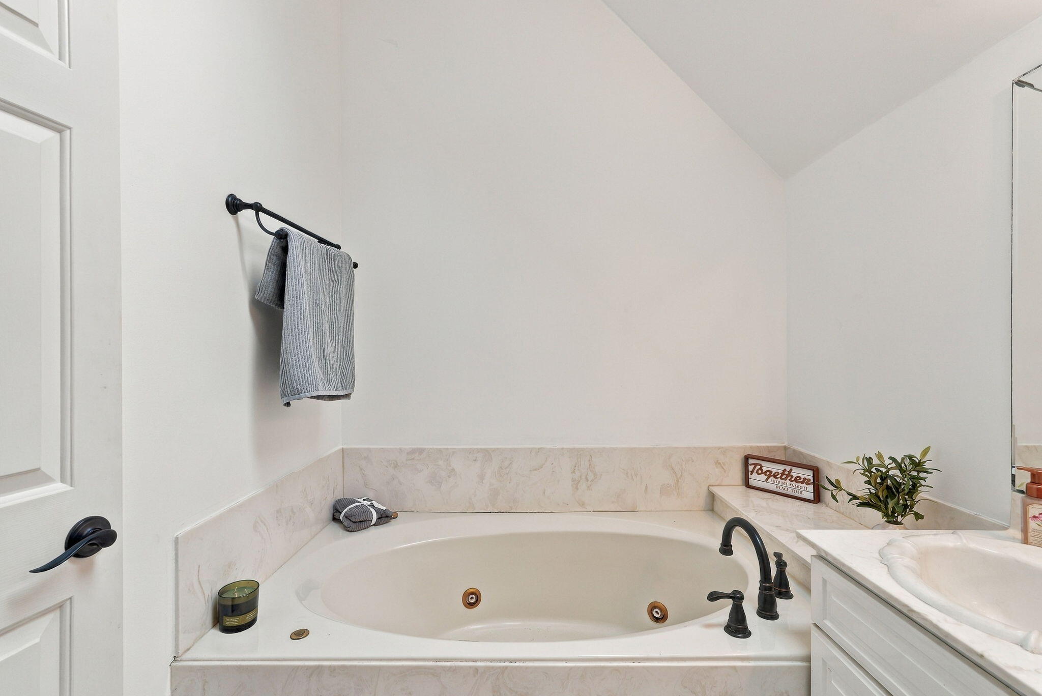 3989 Palomar Boulevard Property Photo 42