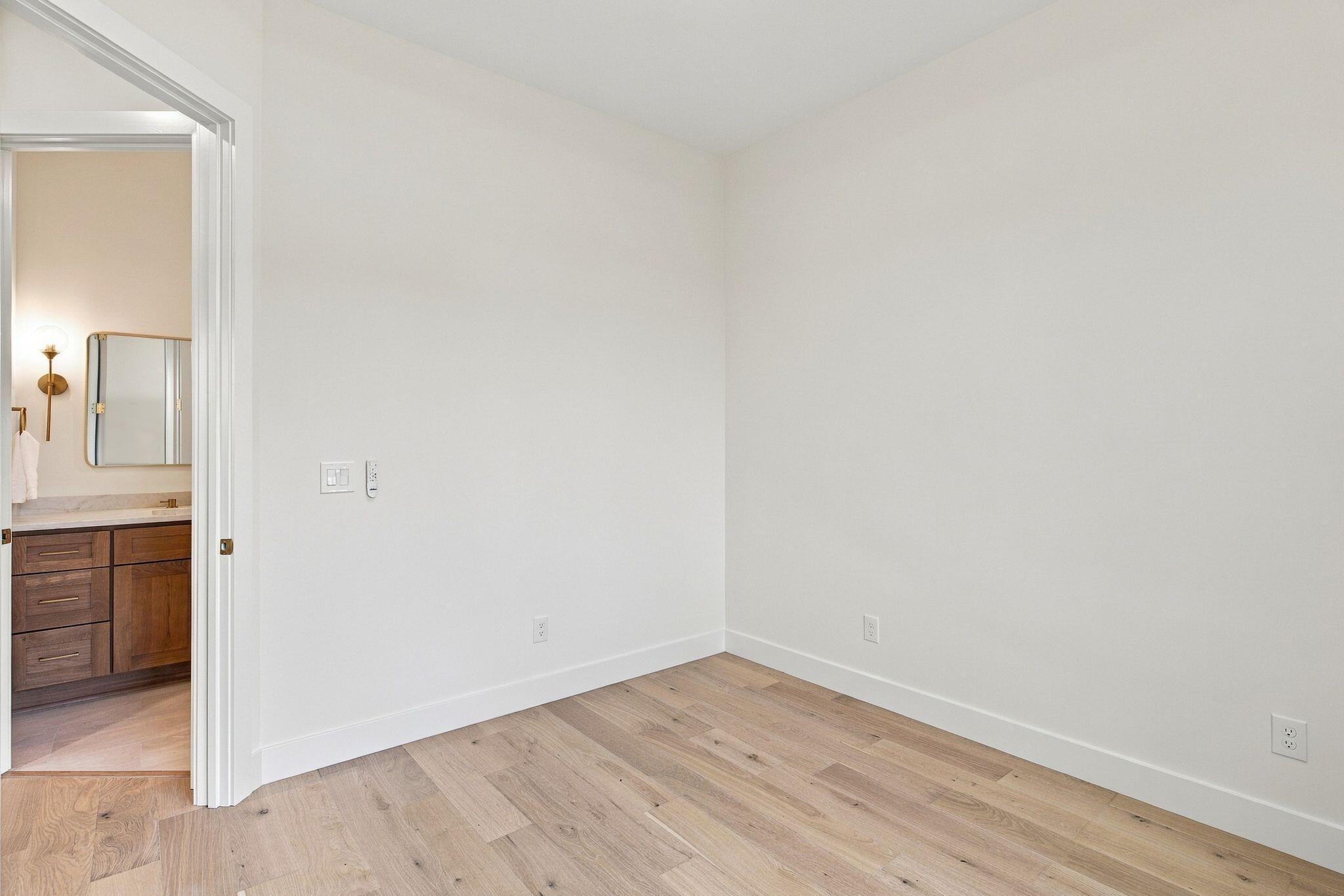 1000 Shelburne Way Property Photo 15