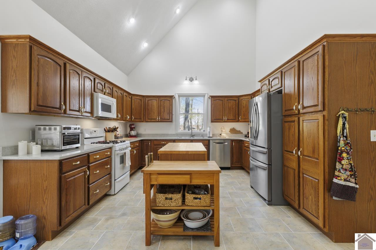 448 Bayshore Drive Property Photo 11