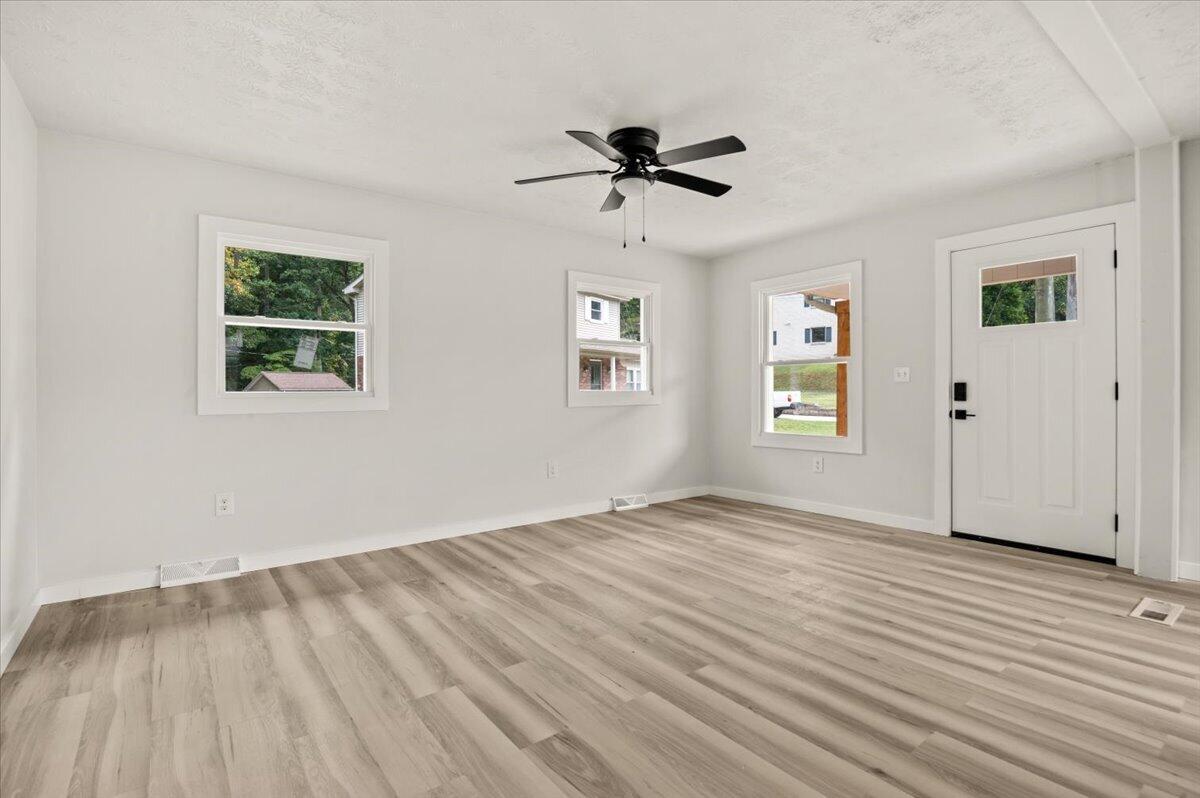 416 Oaklawn Circle Property Photo 4