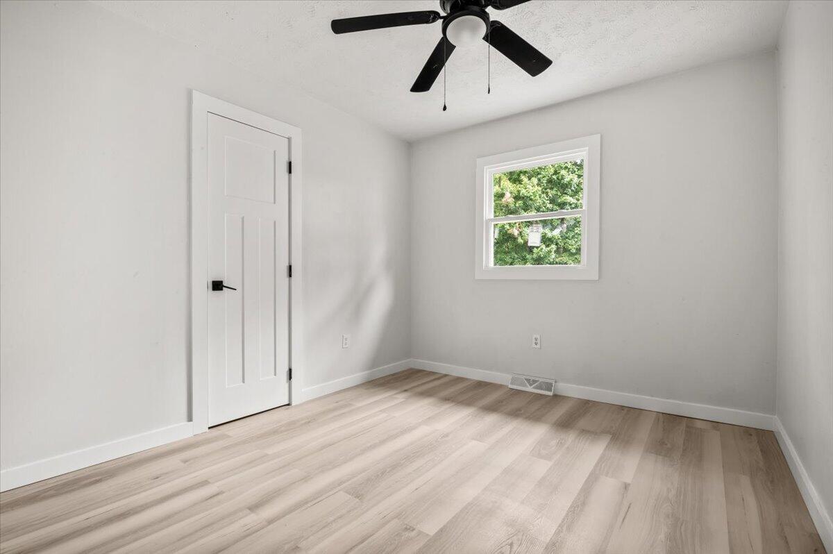 416 Oaklawn Circle Property Photo 8