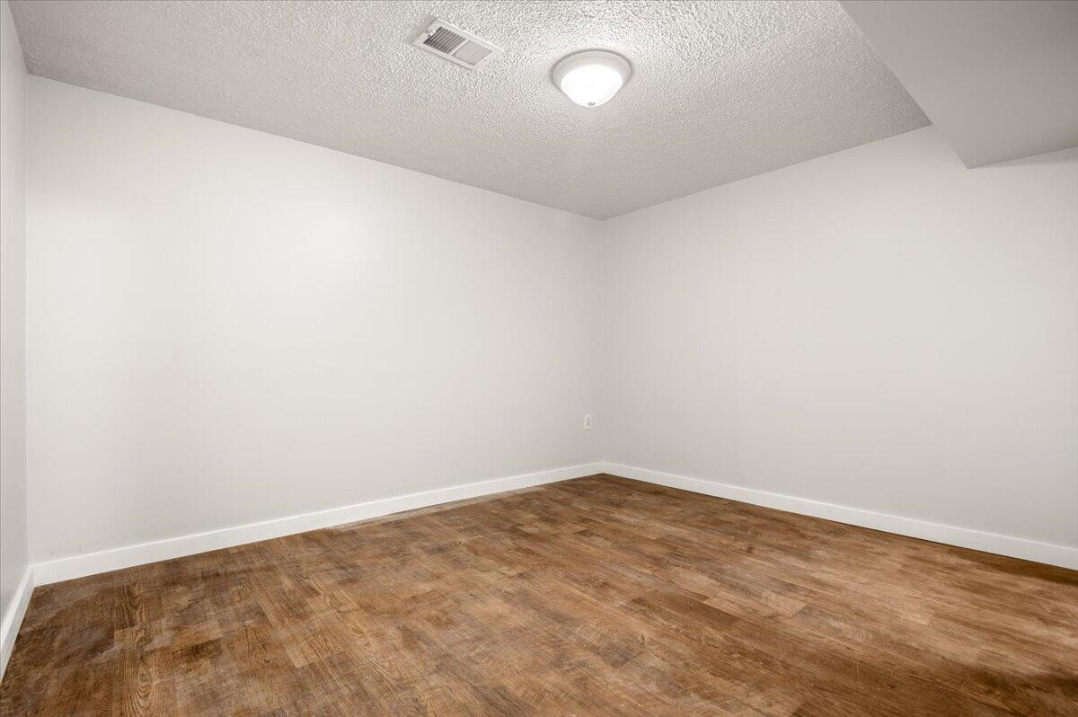 416 Oaklawn Circle Property Photo 17
