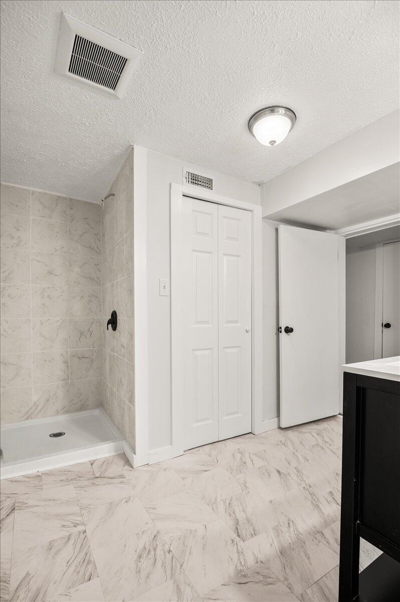 416 Oaklawn Circle Property Photo 21