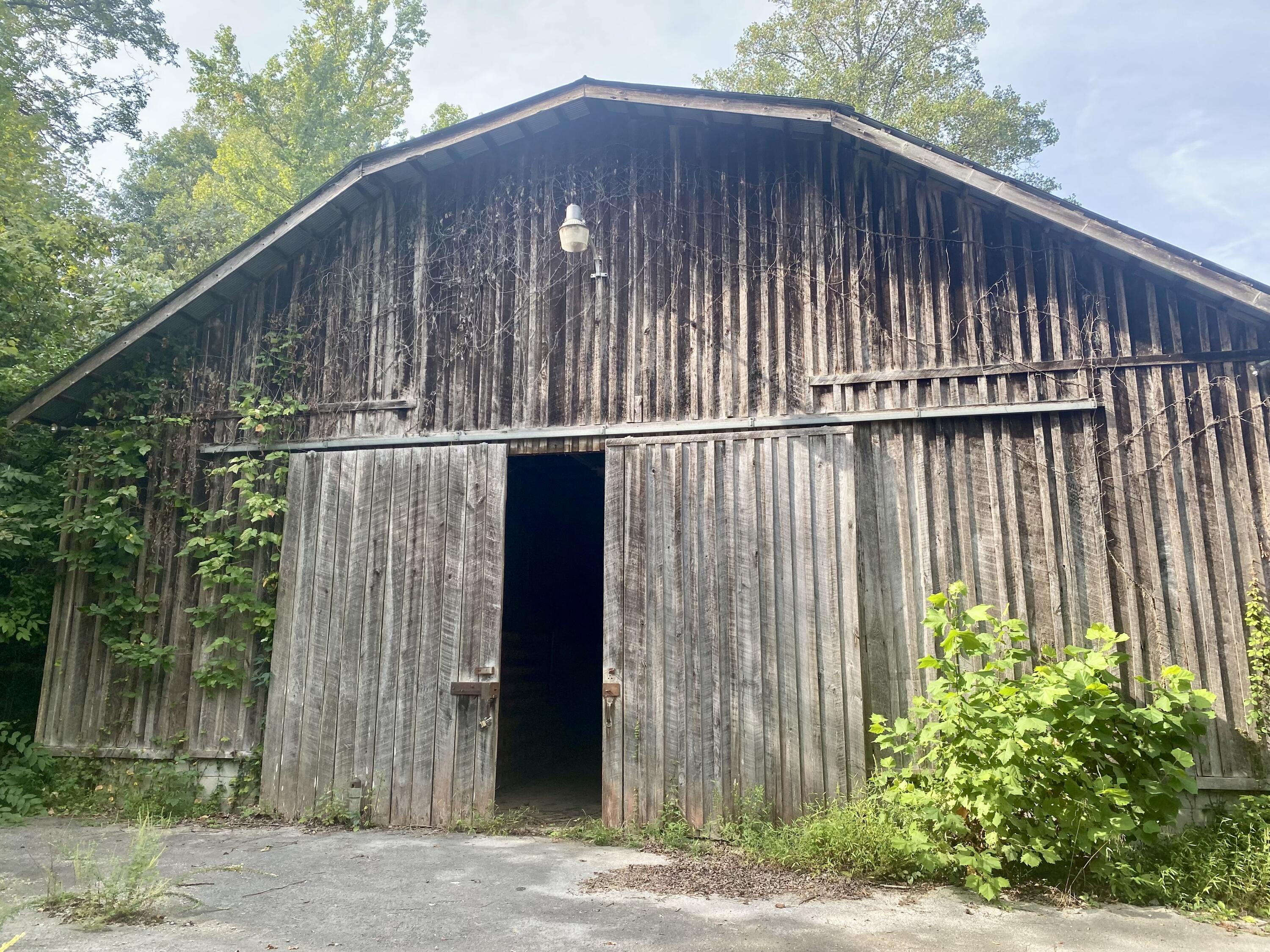 9999 Mountain View Road Property Photo 3