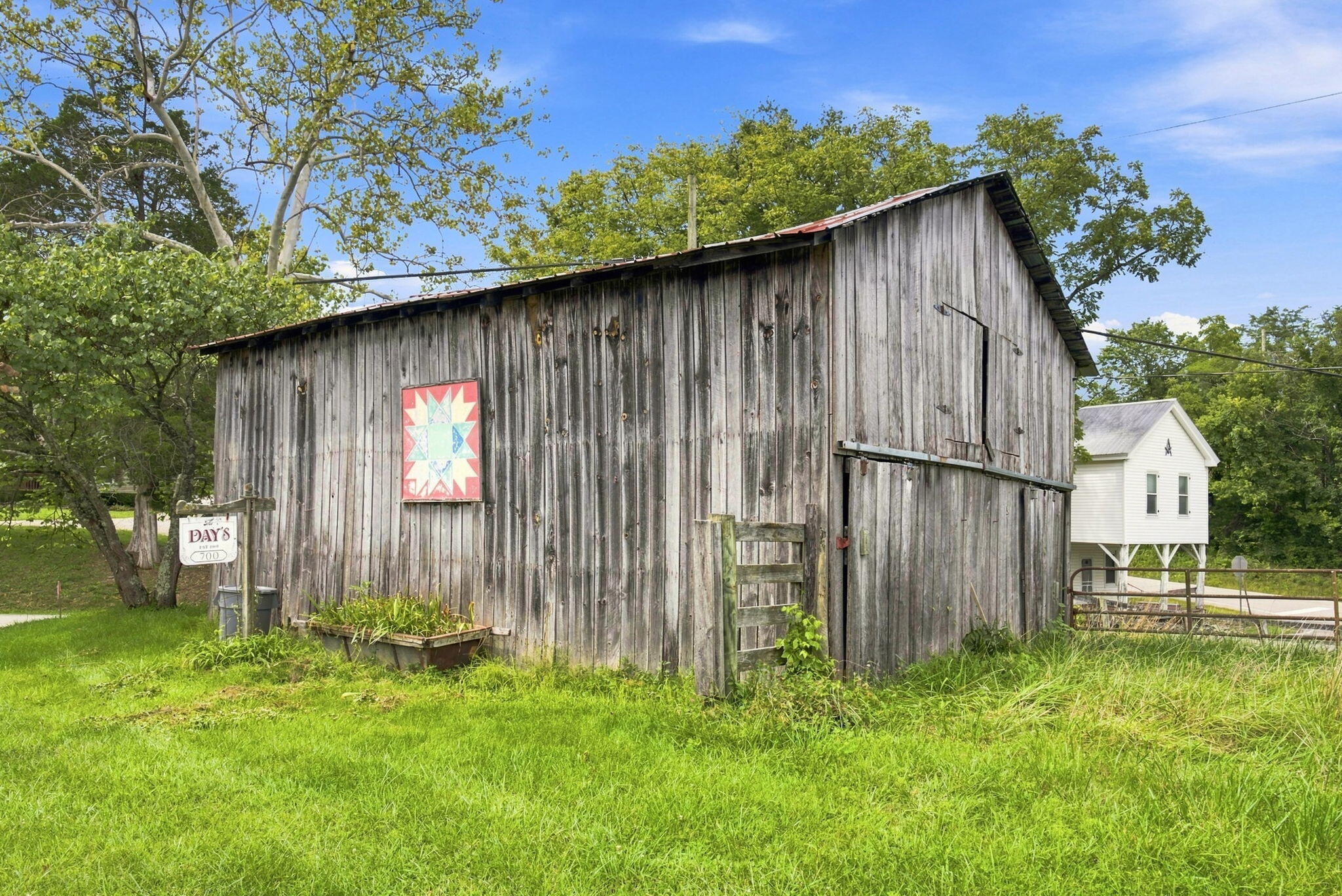 700 Old Maysville Road Property Photo 10