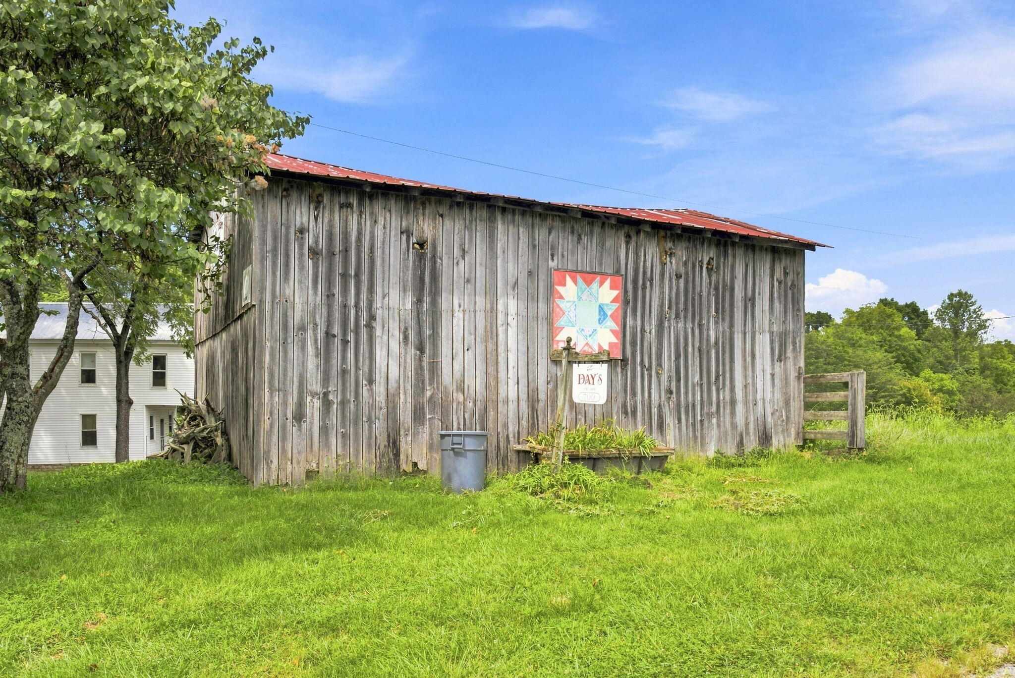 700 Old Maysville Road Property Photo 11