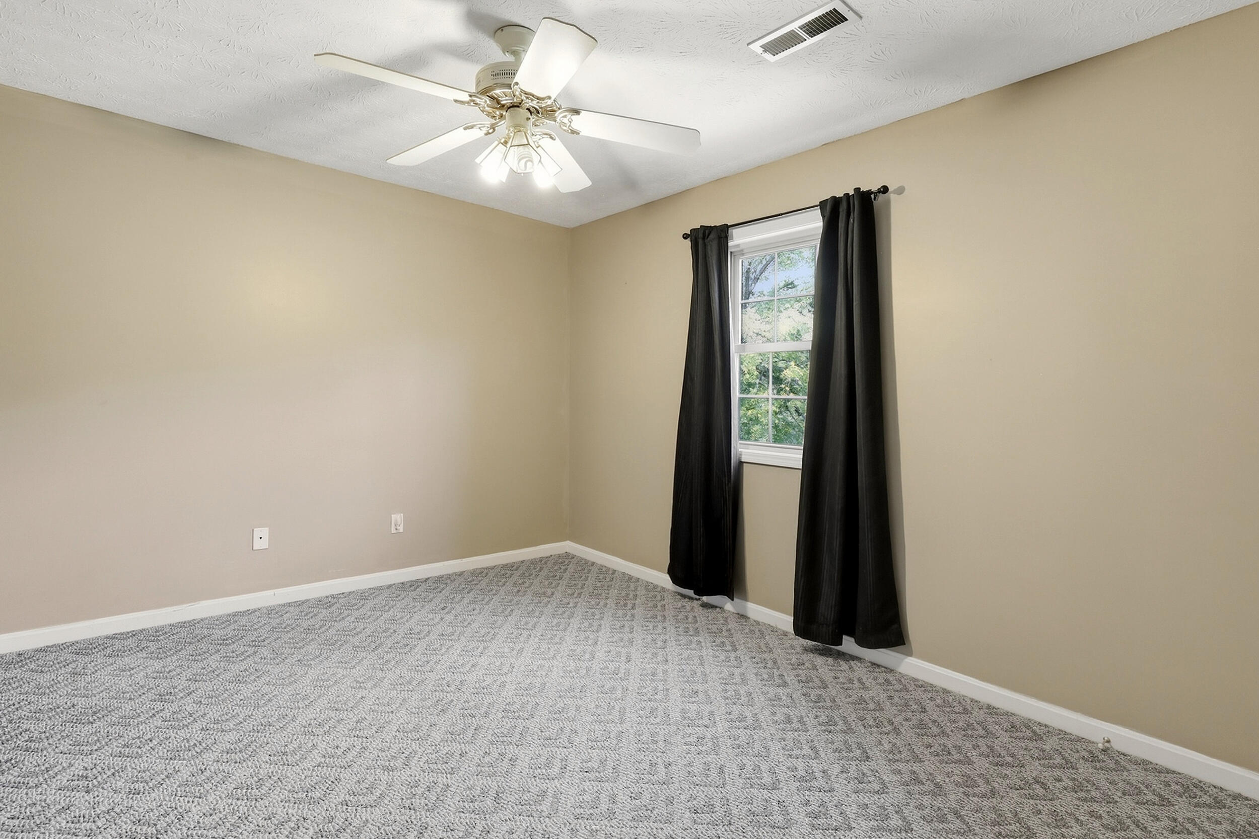 112 Hard Drive Property Photo 34