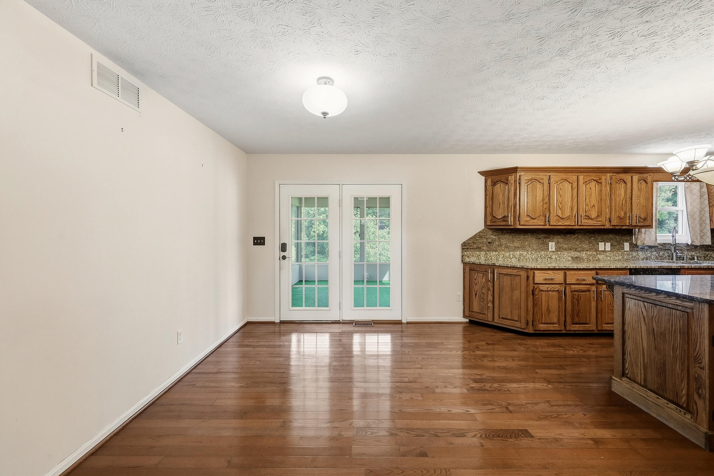 112 Hard Drive Property Photo 45