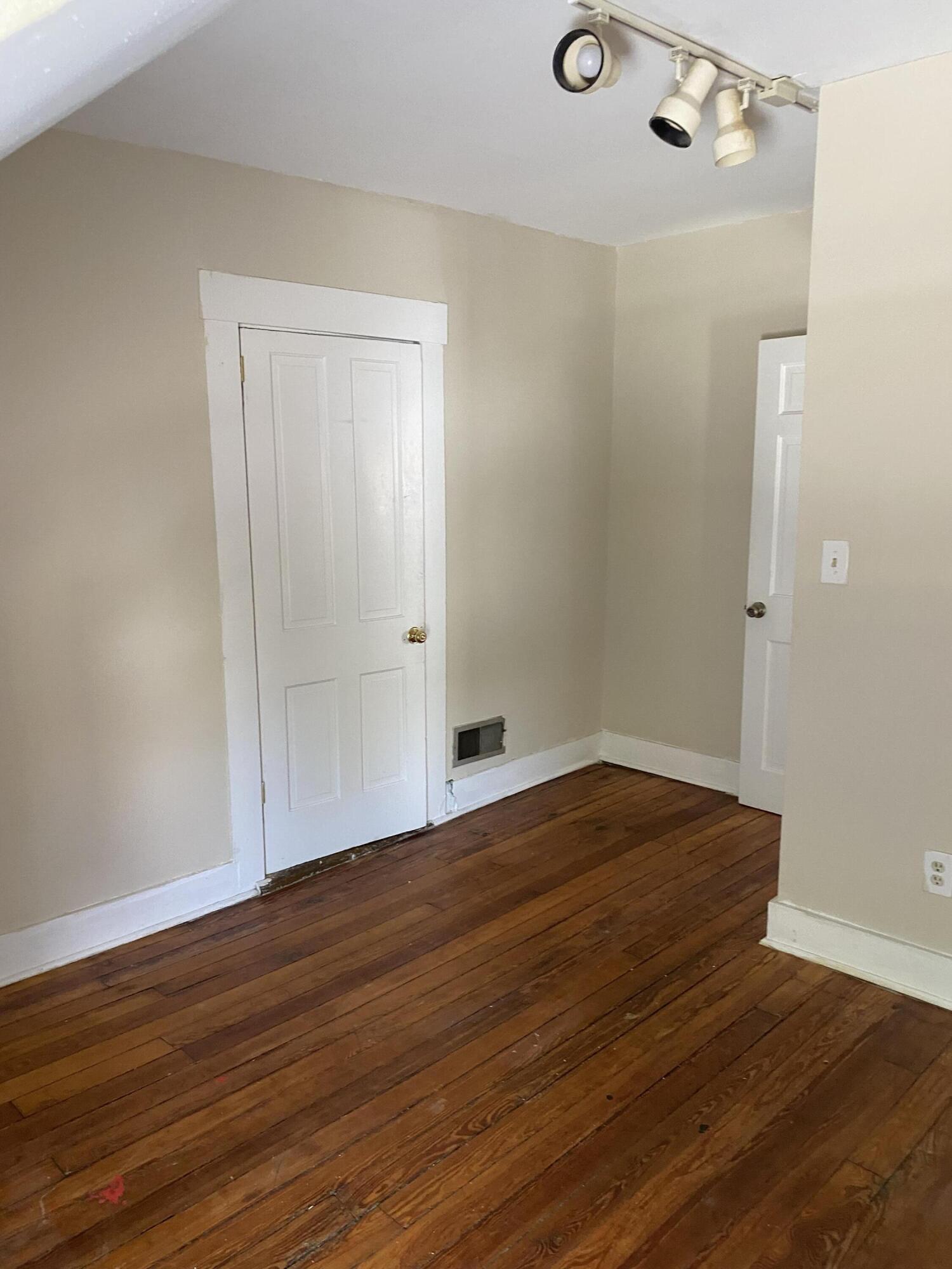 310 Steele Street Property Photo 47